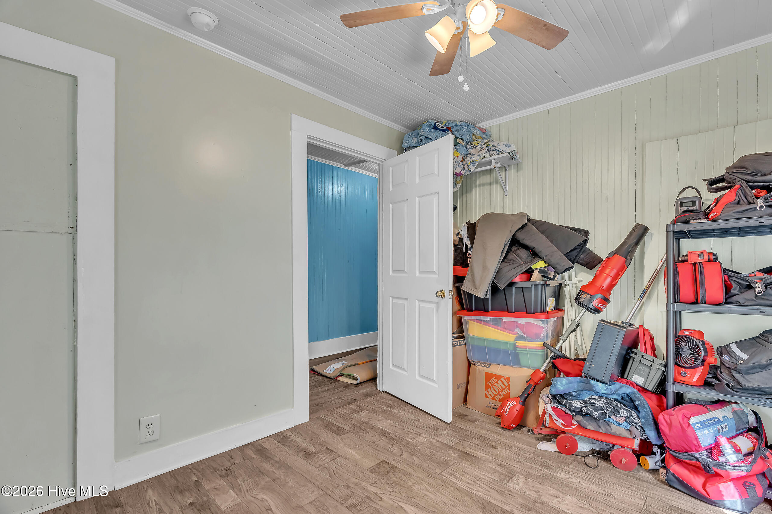 100567144 | Photo 31