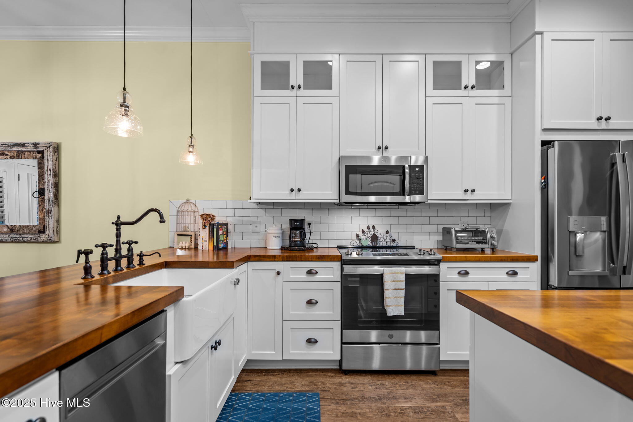 100524220 | Photo 21