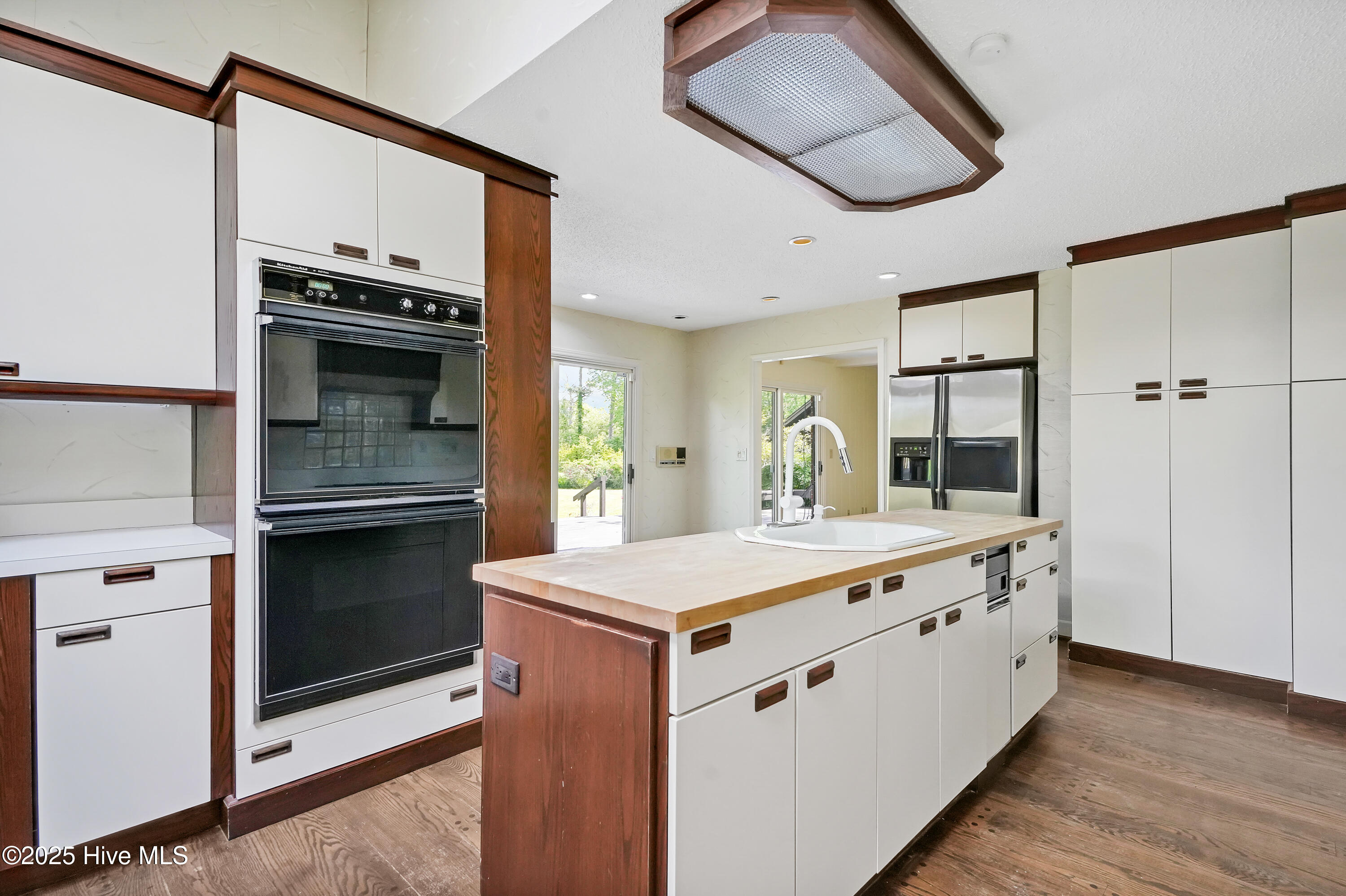 906RobertELeeDrive-17