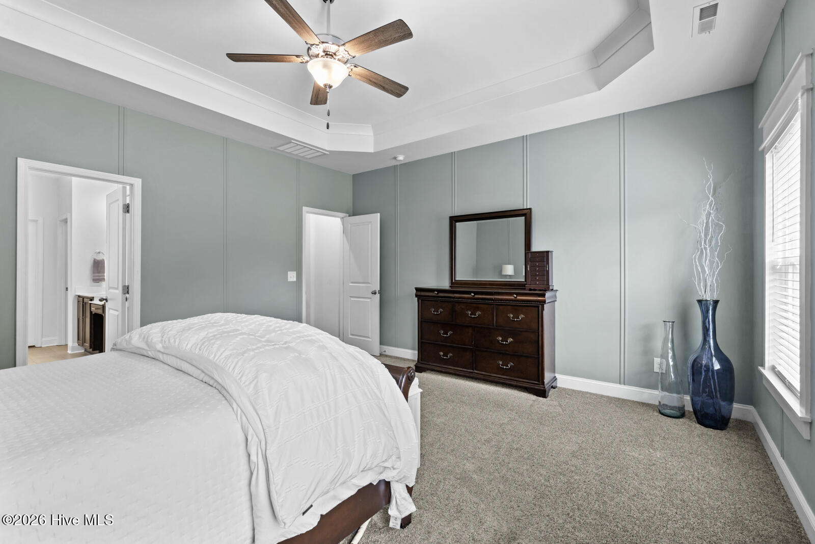 100565917 | Photo 22