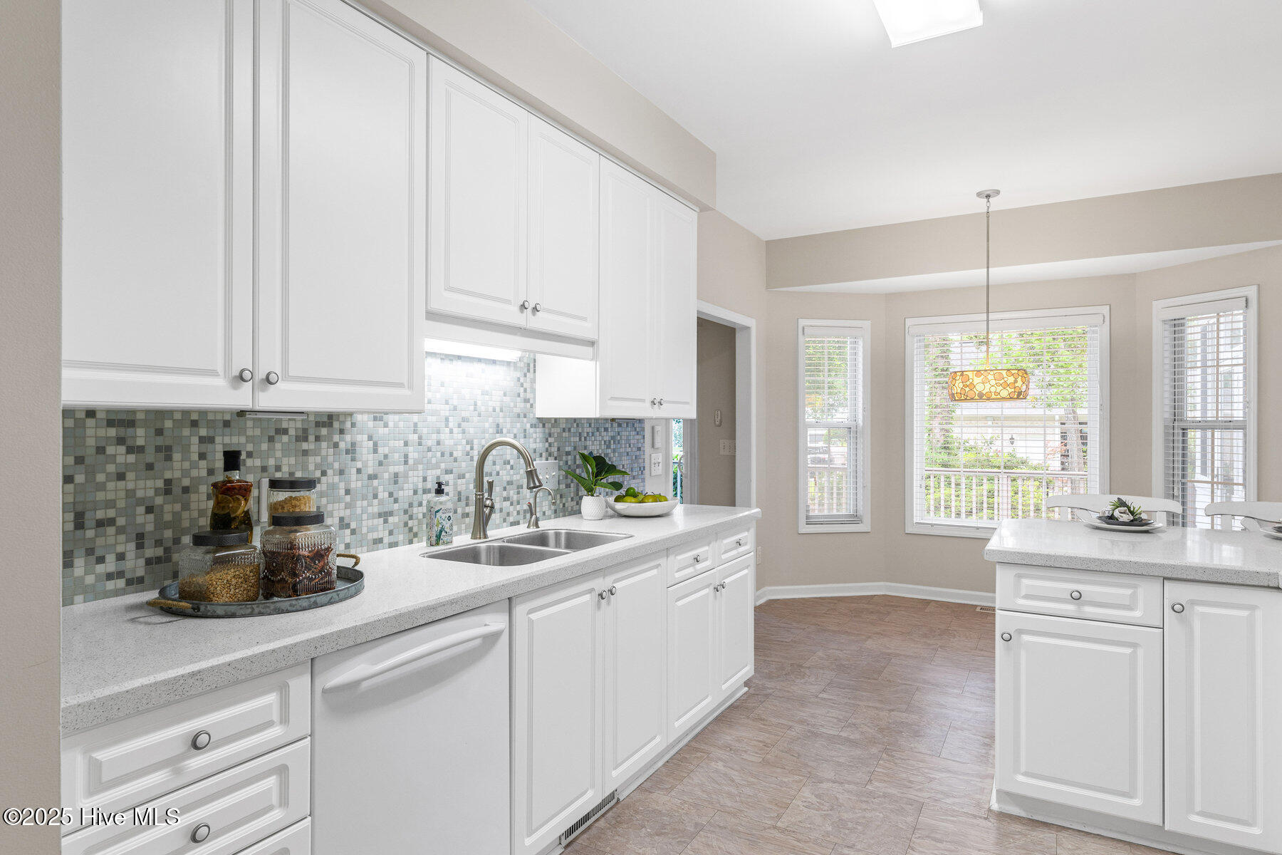 100519162 | Photo 13