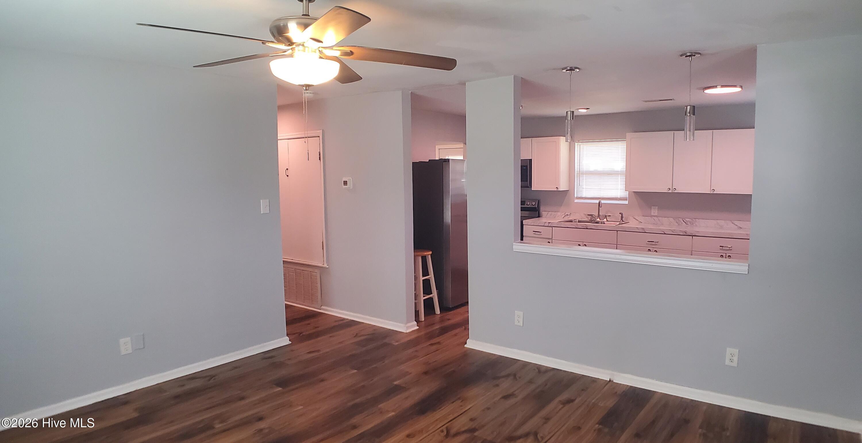 100564401 | Photo 12