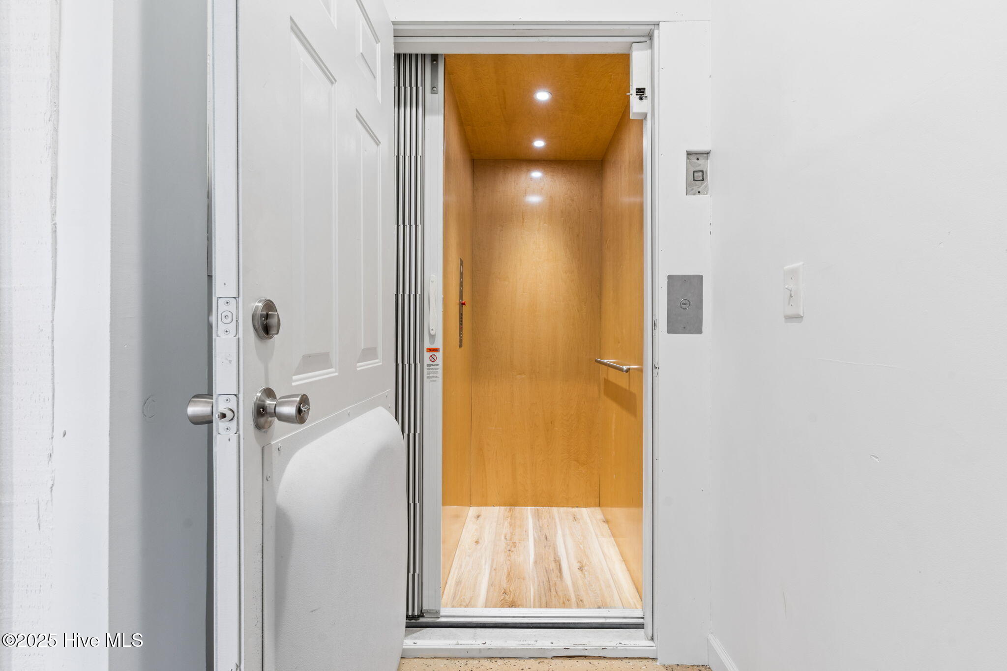 100542158 | Photo 22