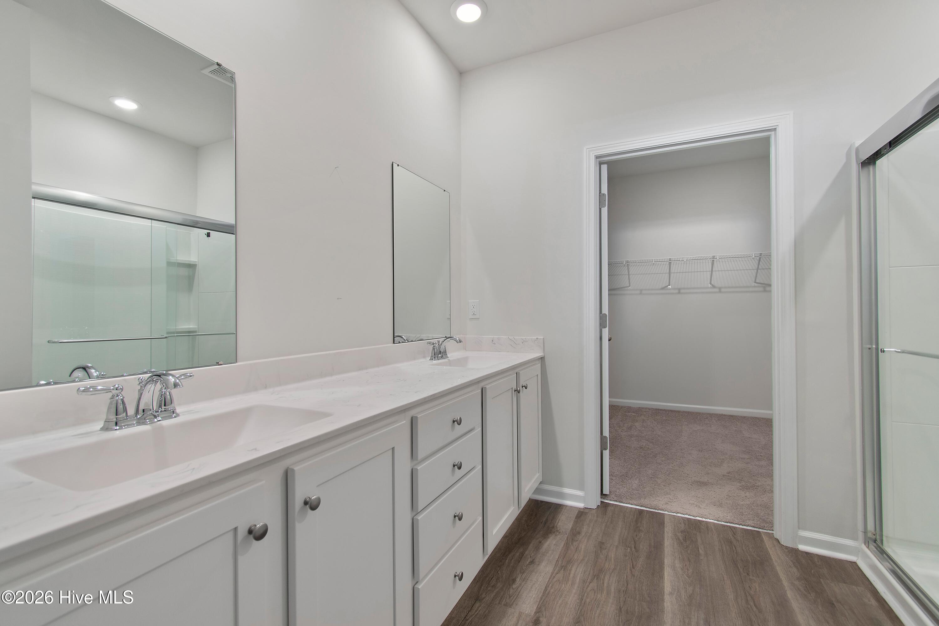 100547710 | Photo 16