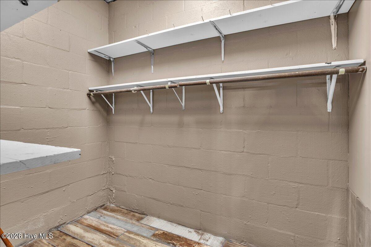 100566130 | Photo 27