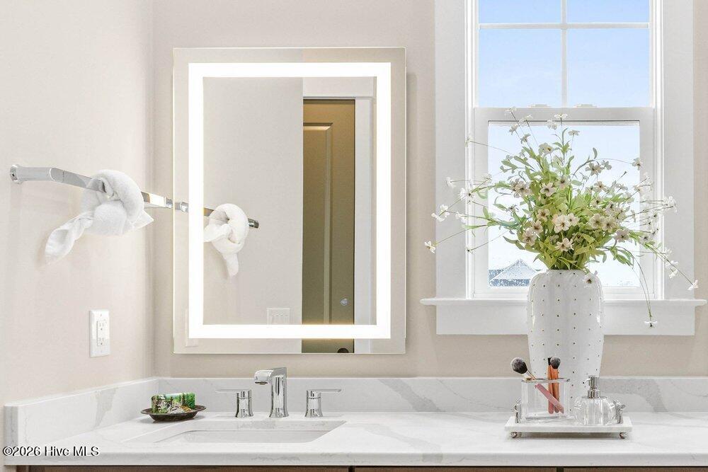 100568013 | Photo 21