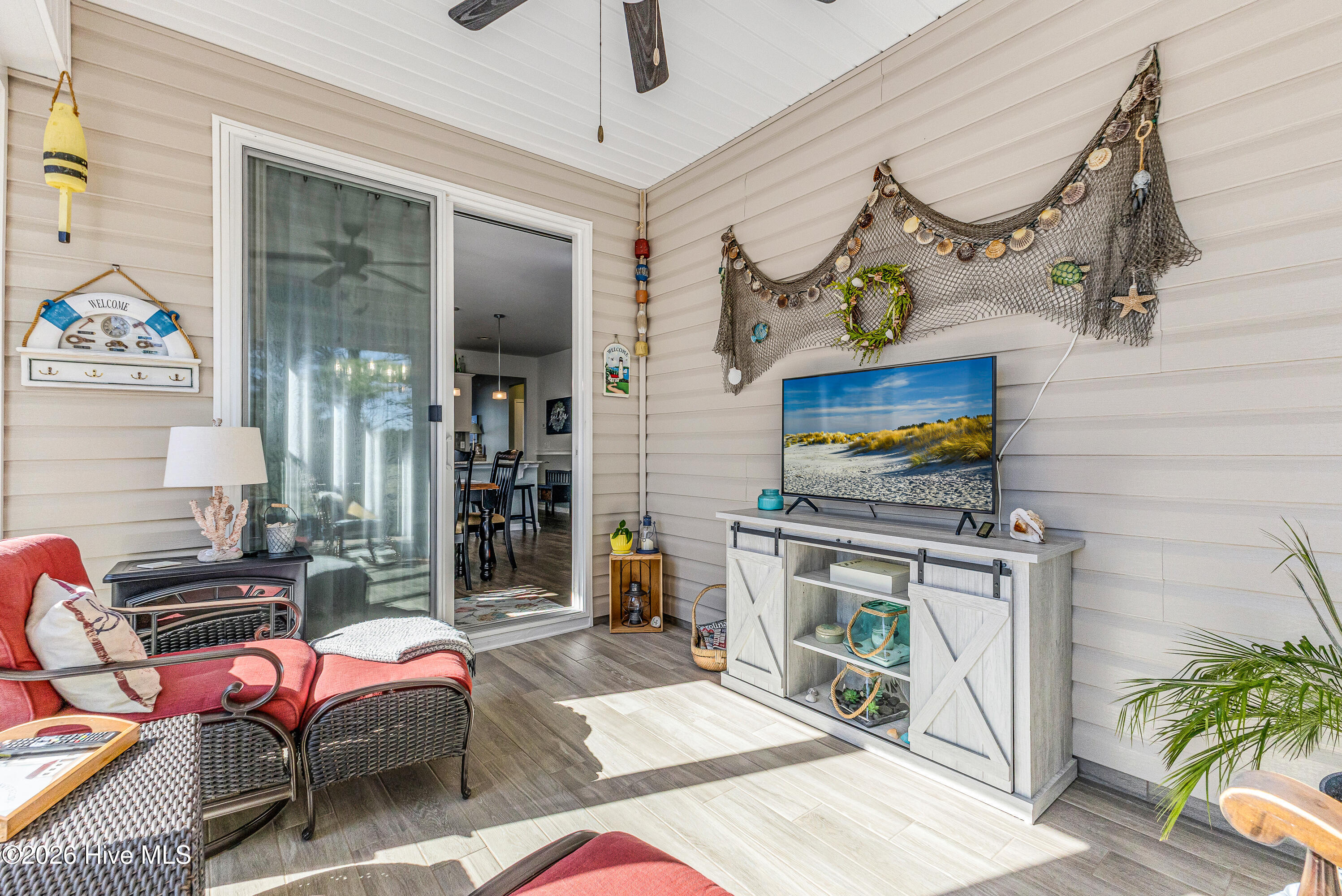 100555117 | Photo 36