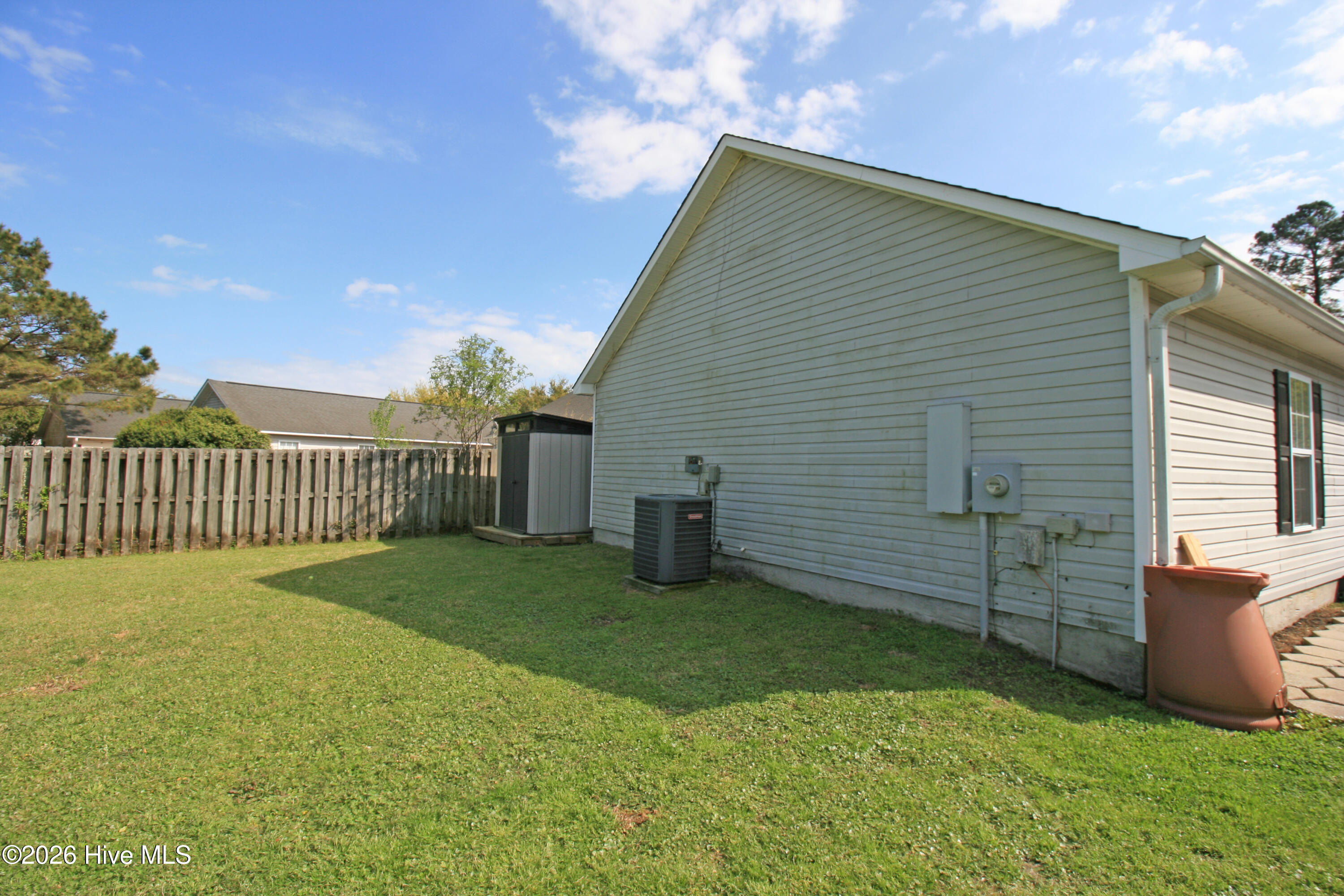 100563061 | Photo 19