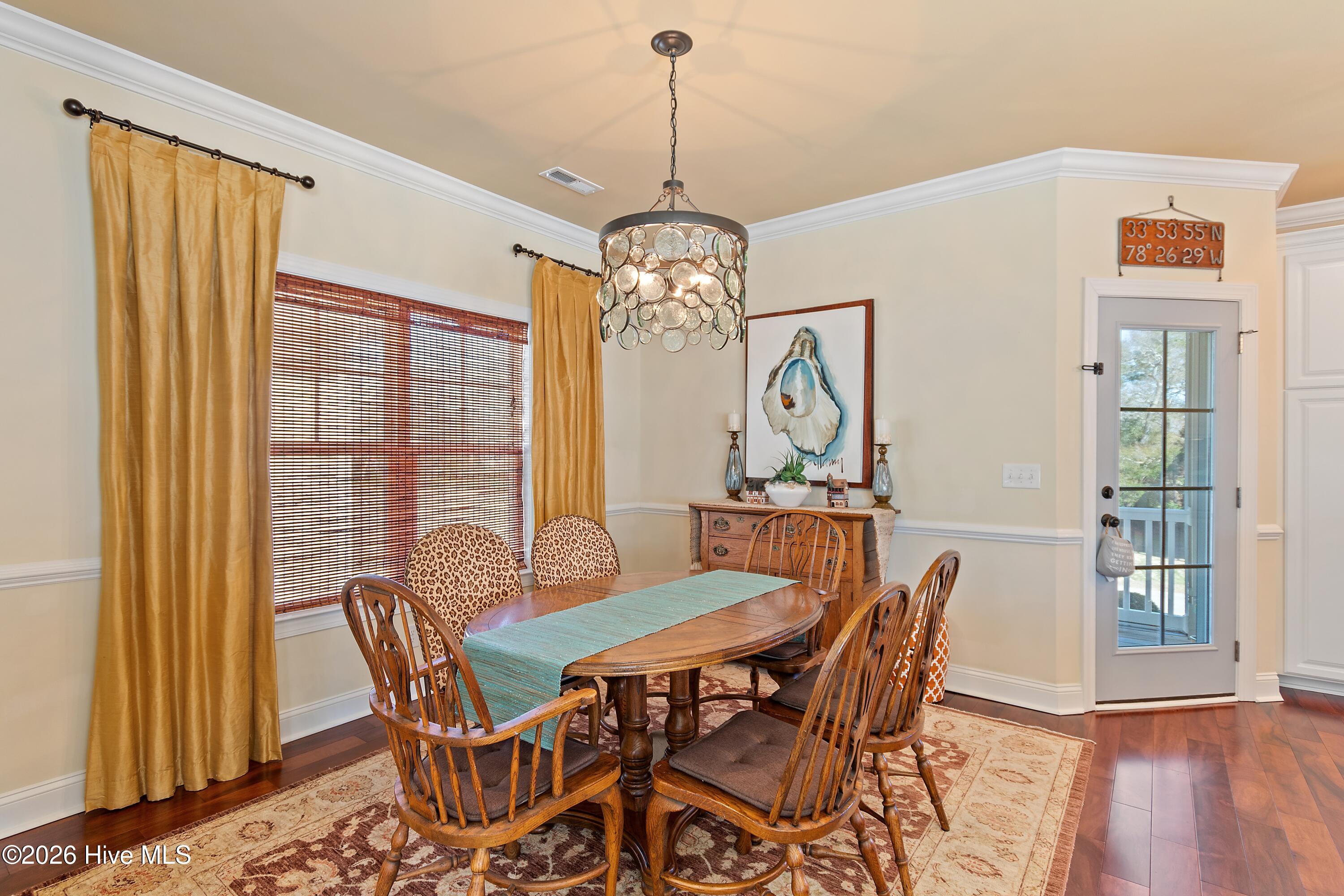 100558702 | Photo 34