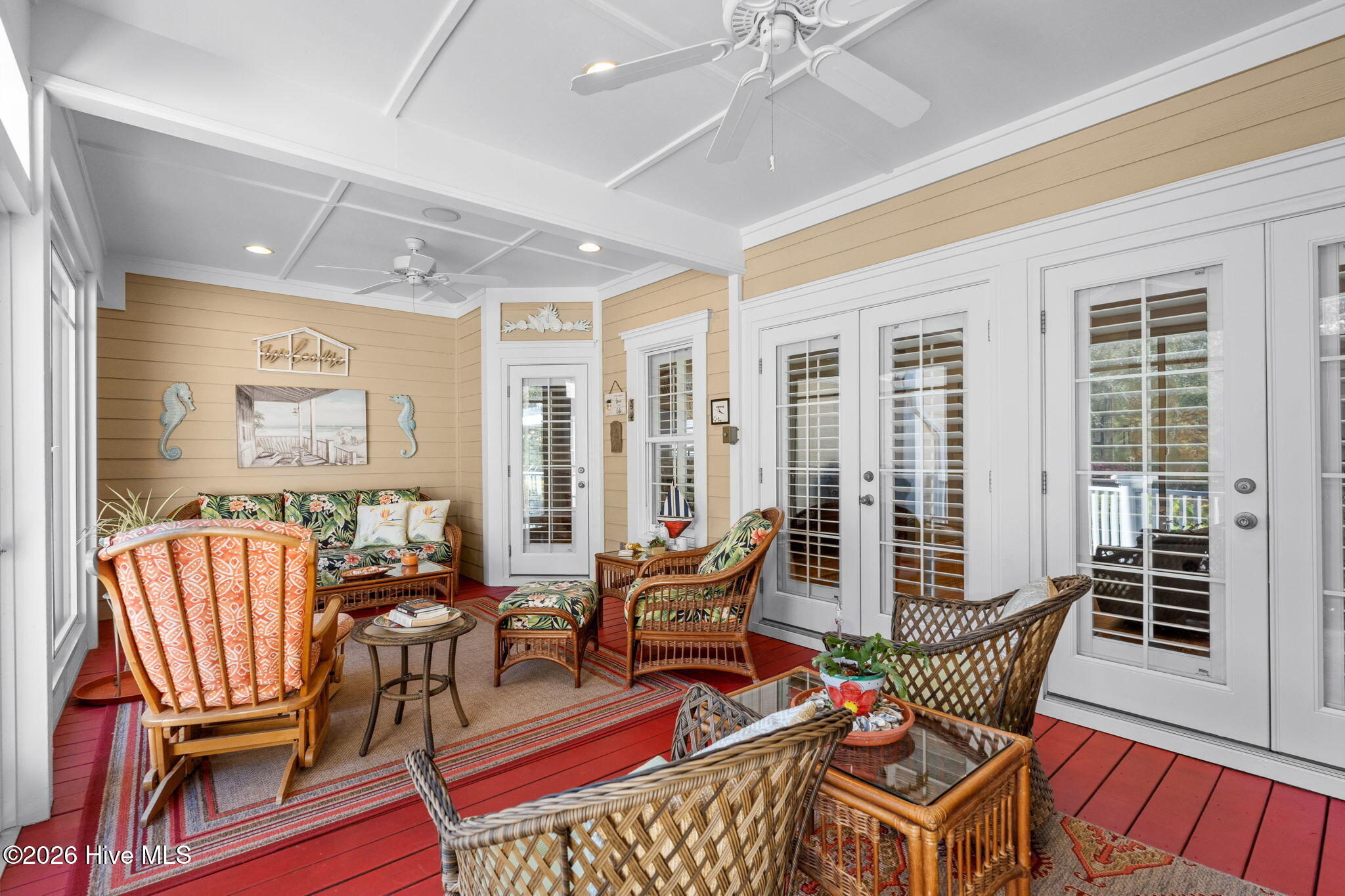 100563336 | Photo 44