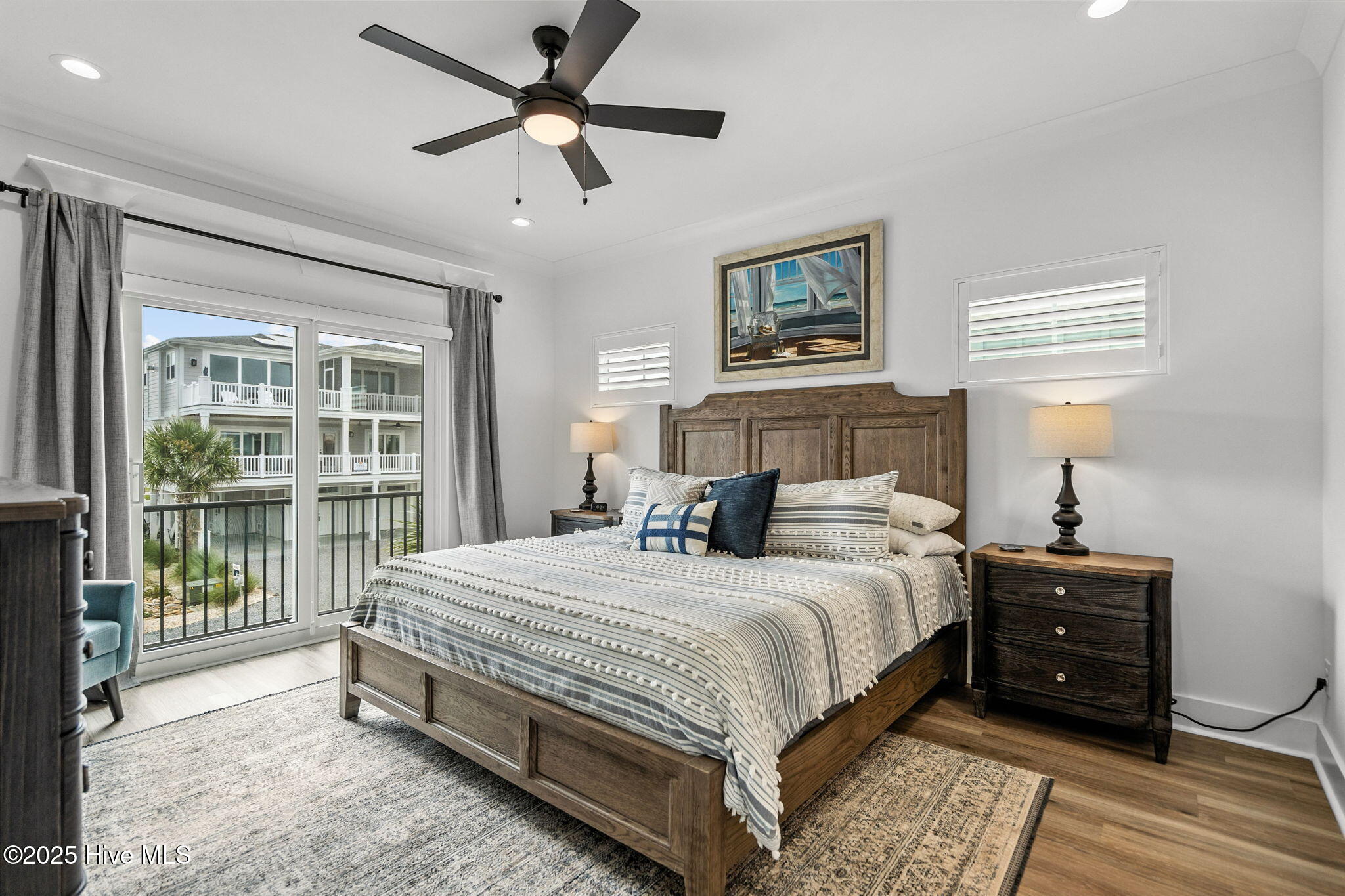 100520745 | Photo 11