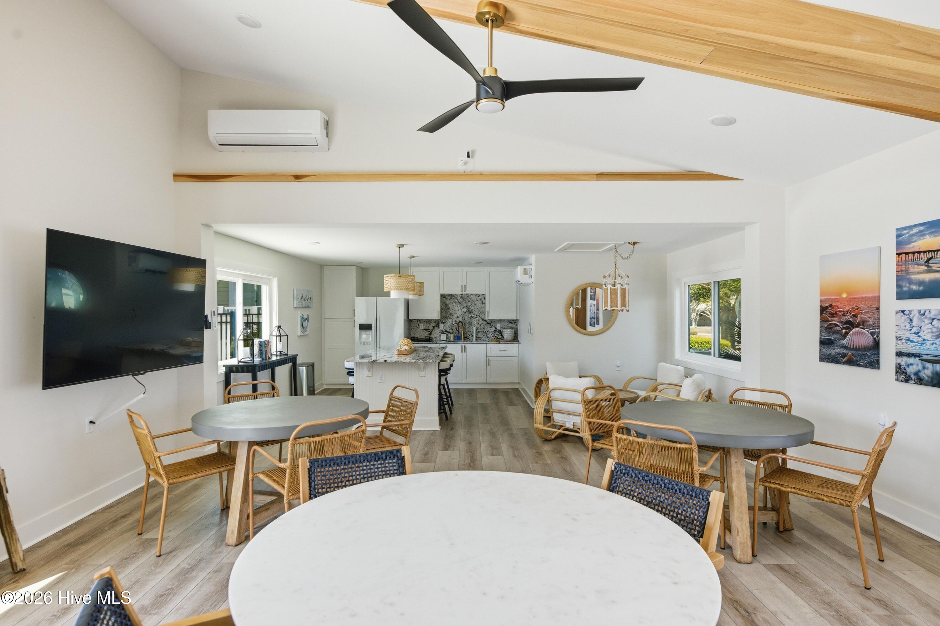 100559841 | Photo 30