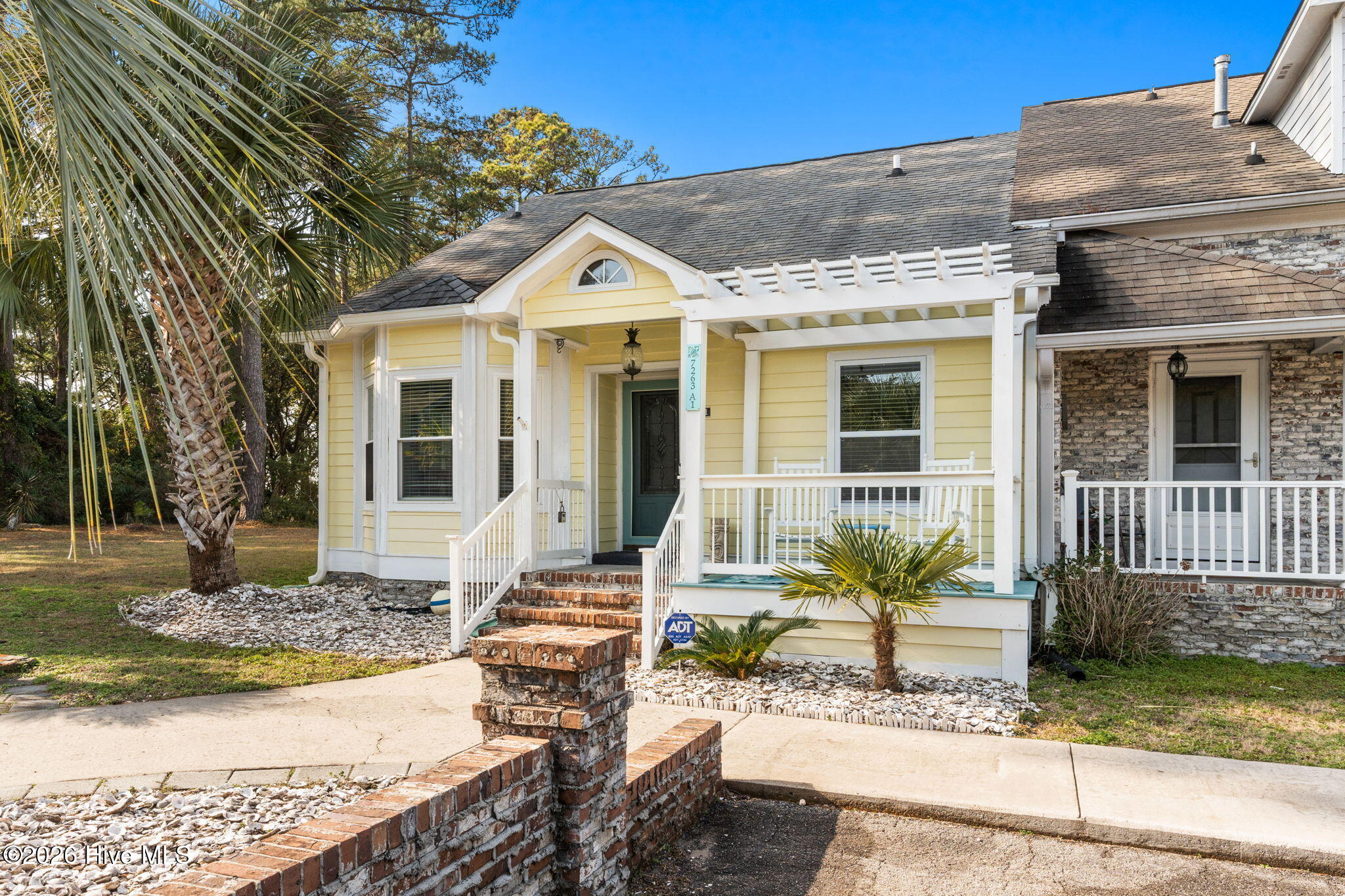 100548707 | Photo 40