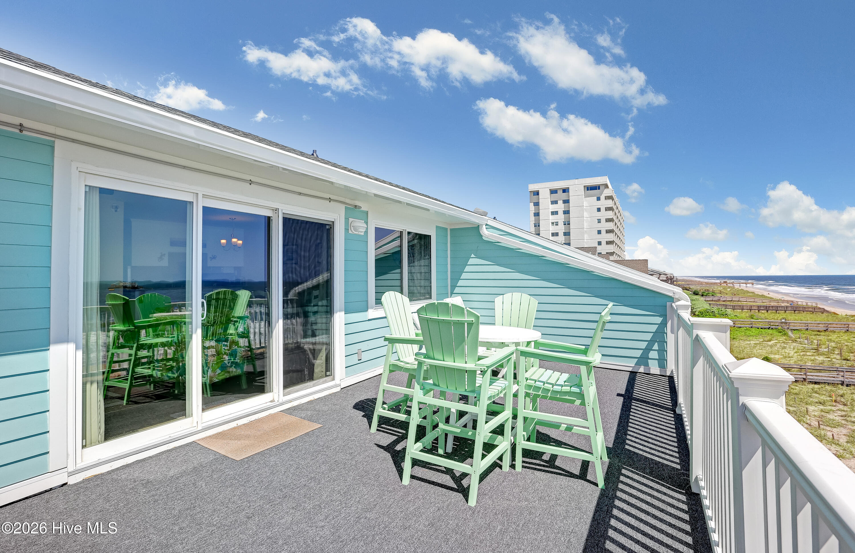 100565852 | Photo 37