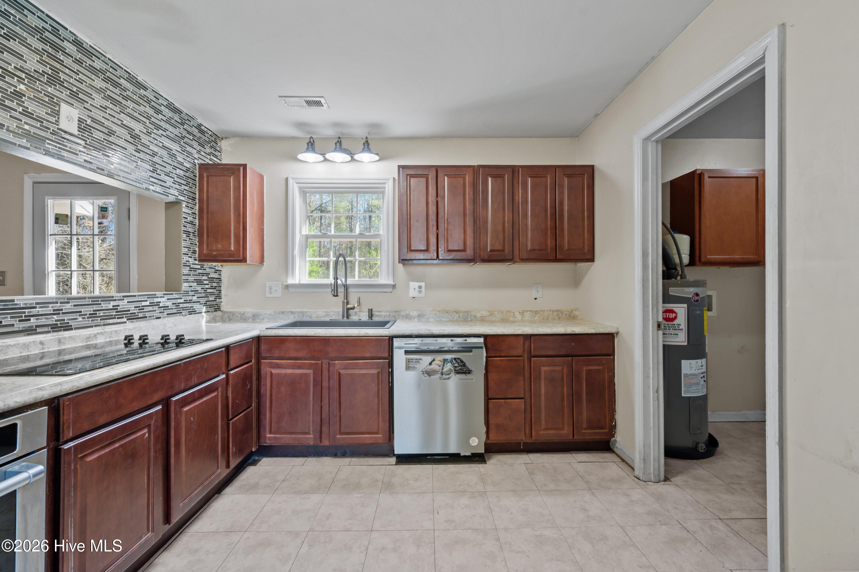 100564292 | Photo 33