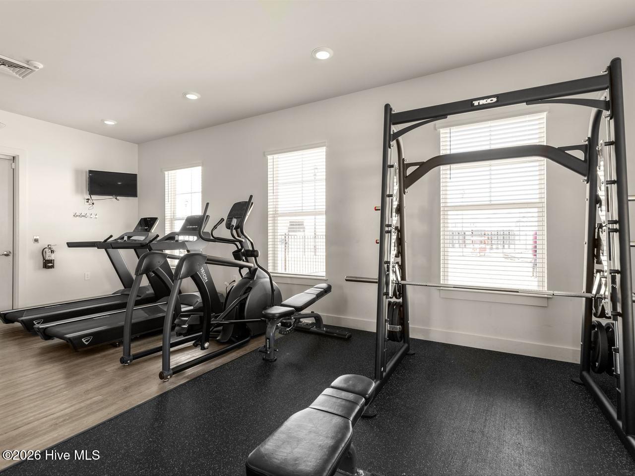 100570643 | Photo 27