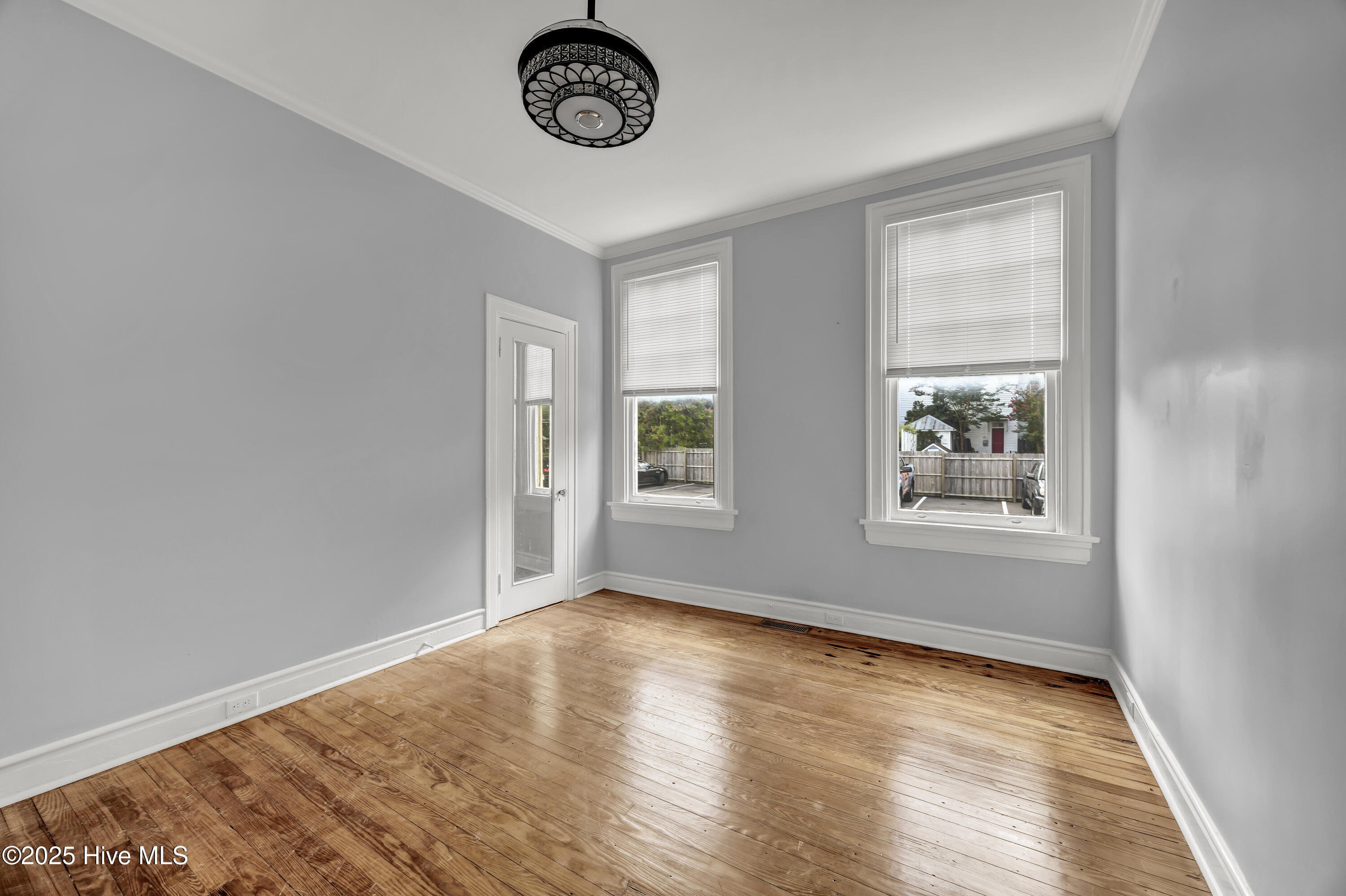 100521058 | Photo 17