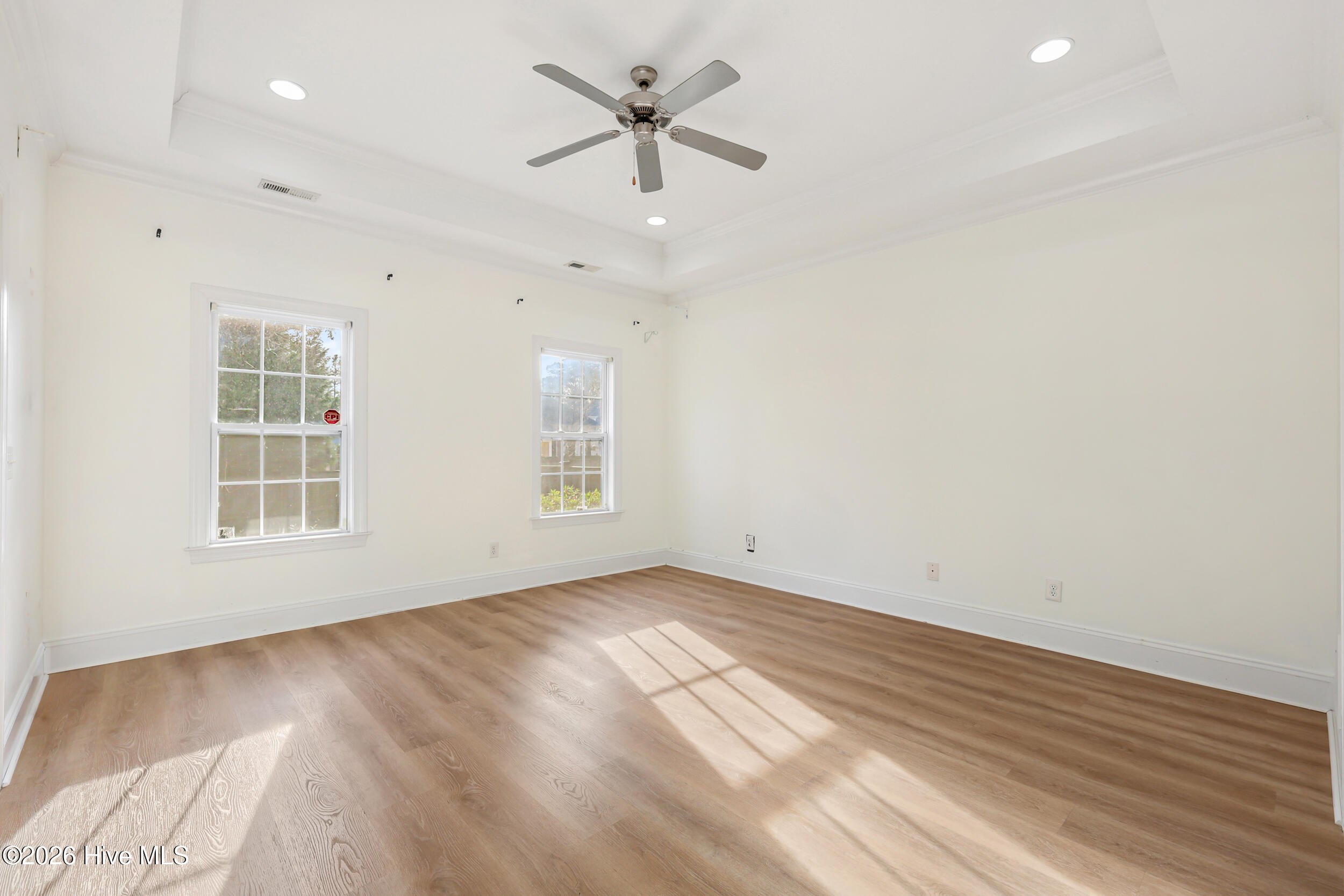 100547349 | Photo 25