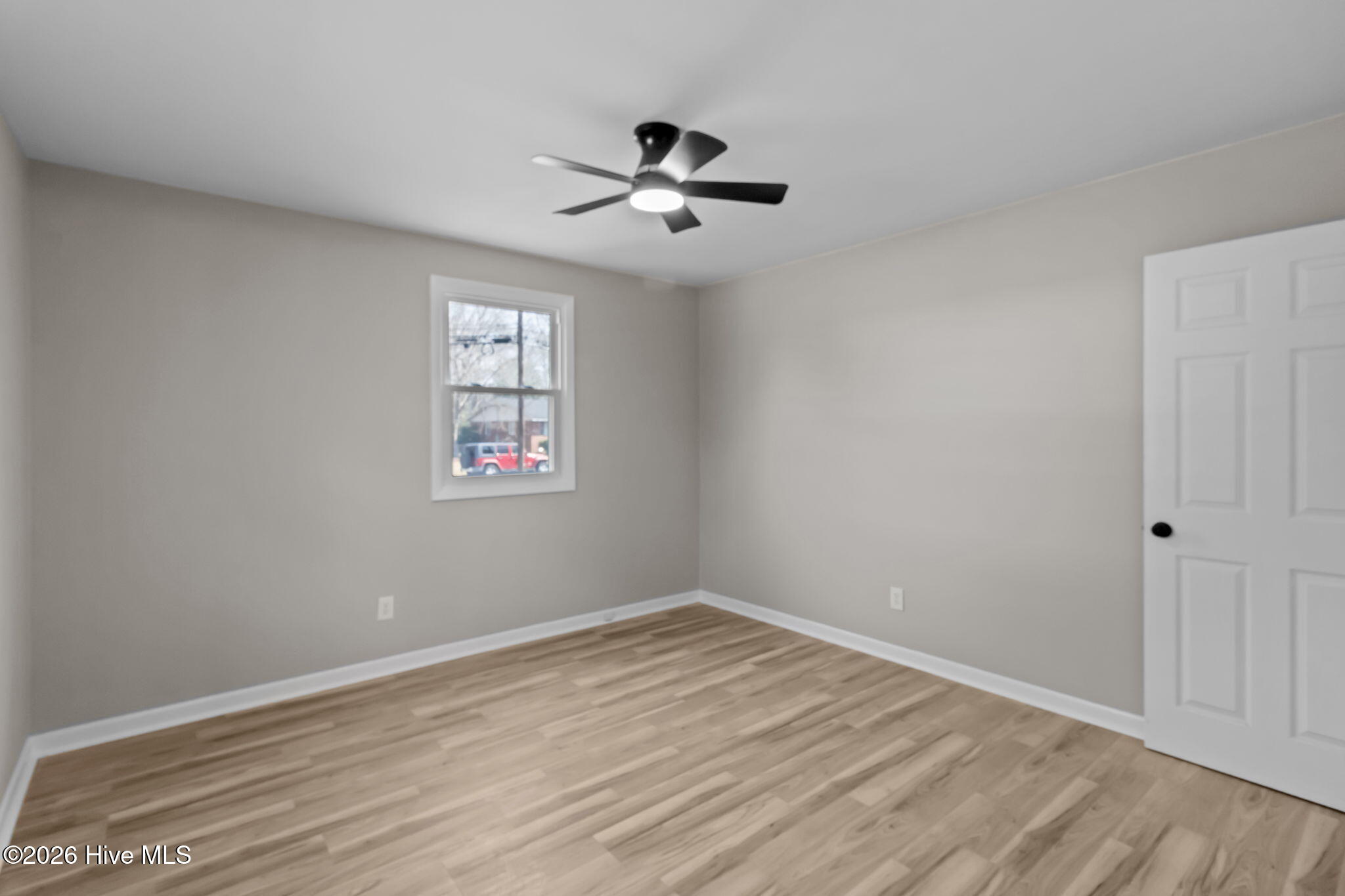 100557666 | Photo 35