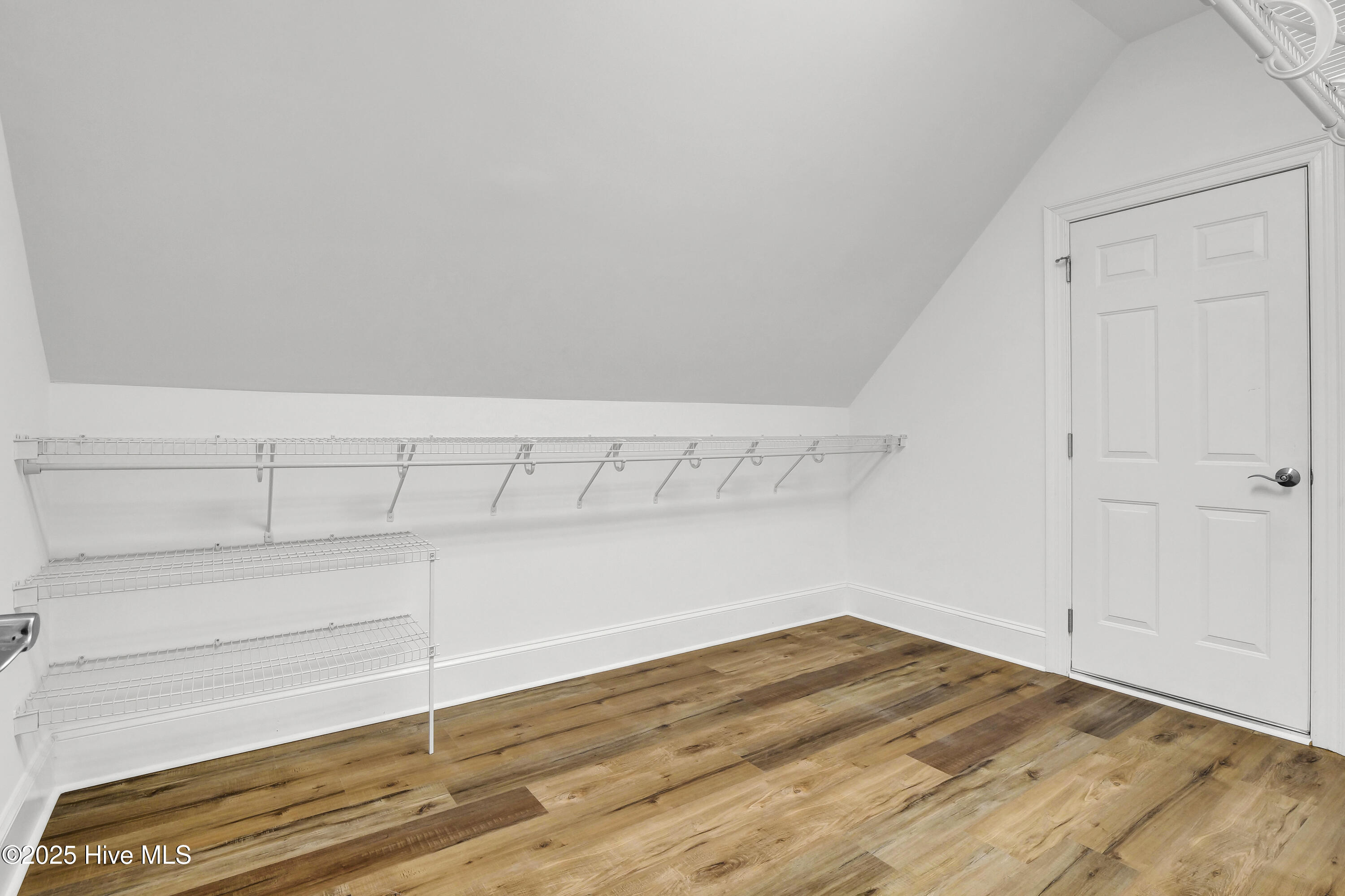 100518600 | Photo 34