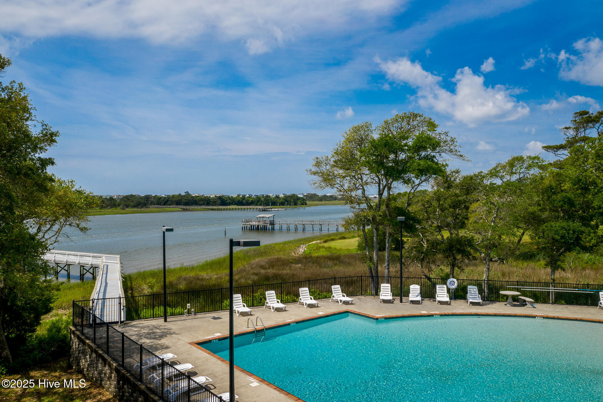 100522924 | Photo 51