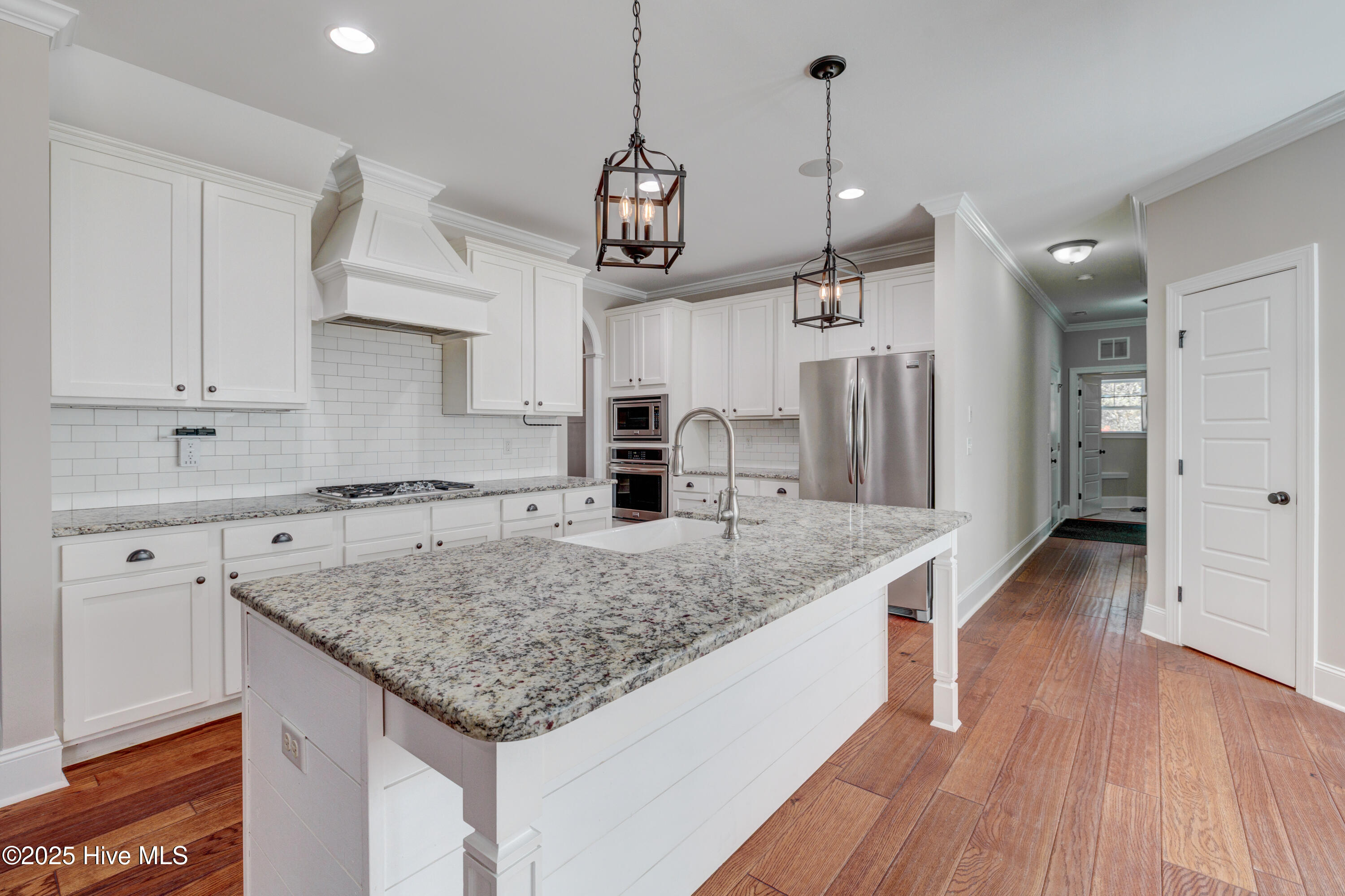 100496540 | Photo 15