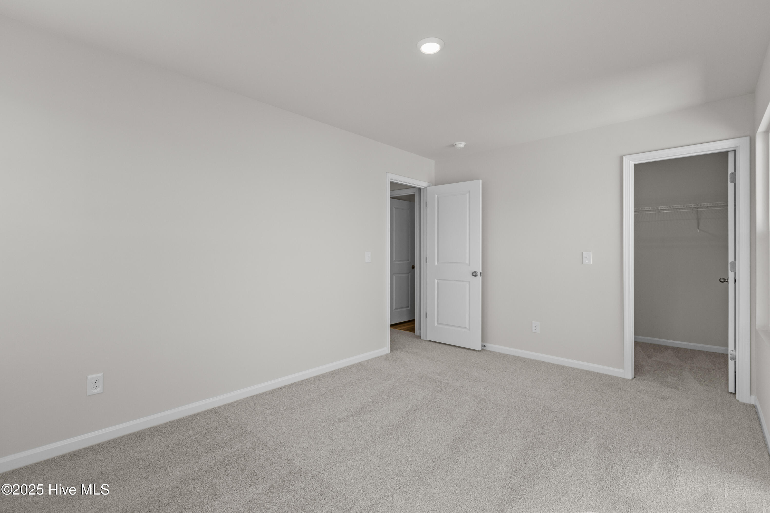 100536974 | Photo 26