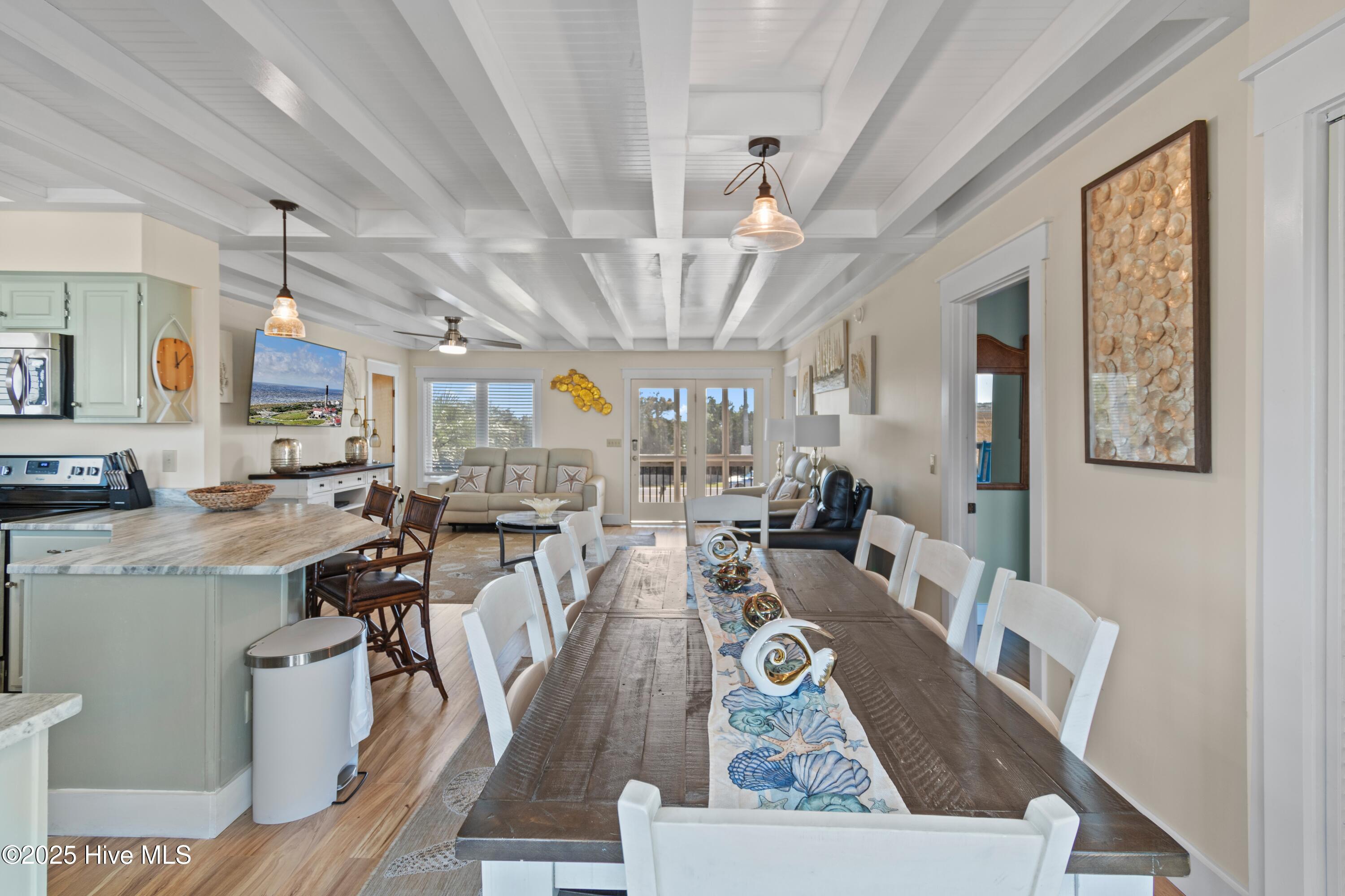 100494024 | Photo 23