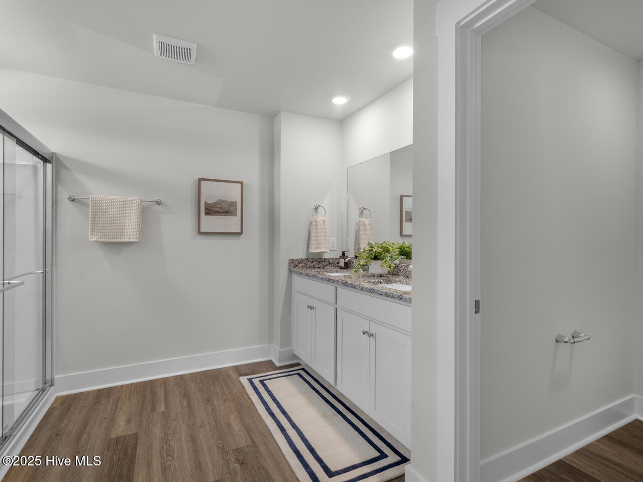 100568645 | Photo 31