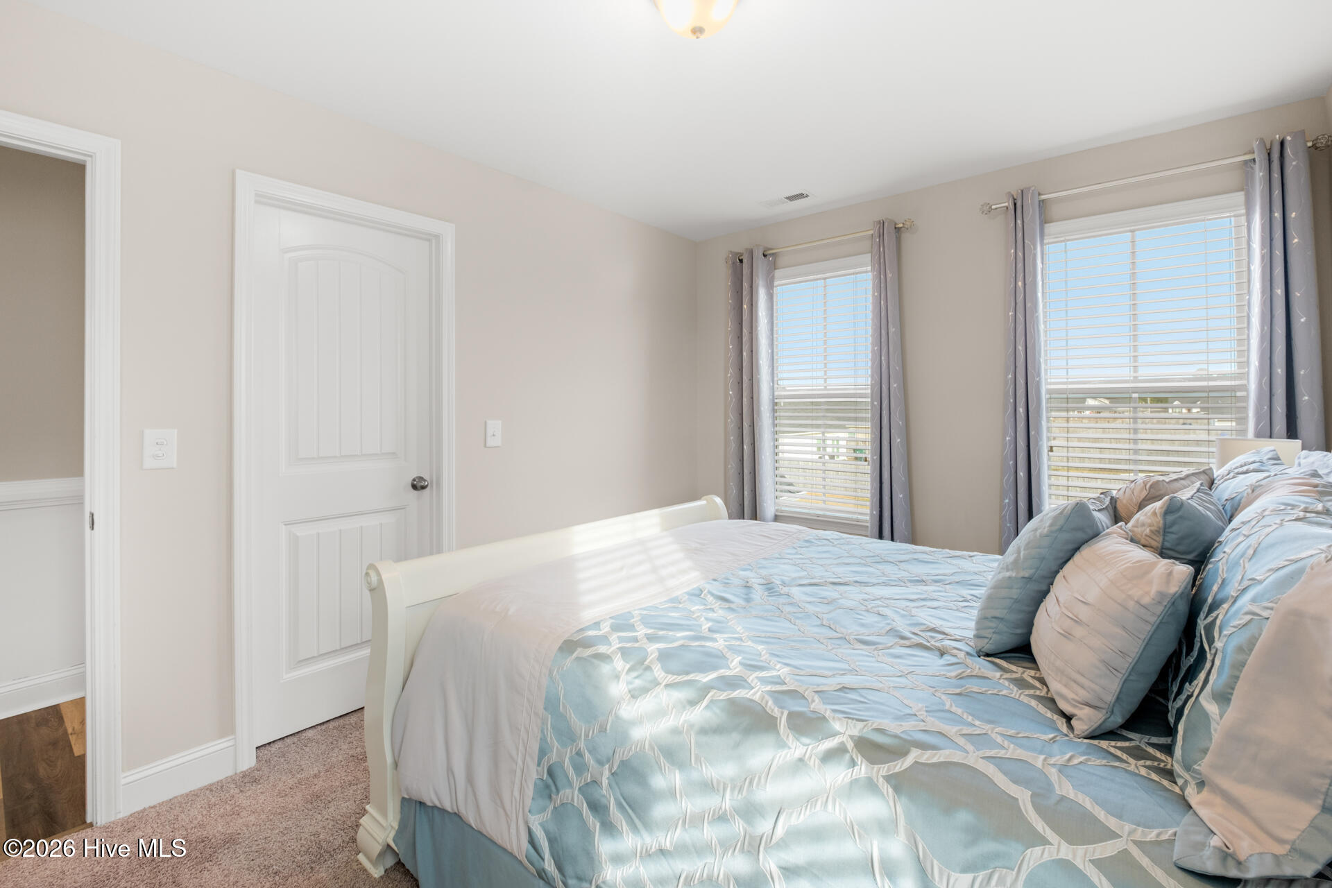 100552909 | Photo 42