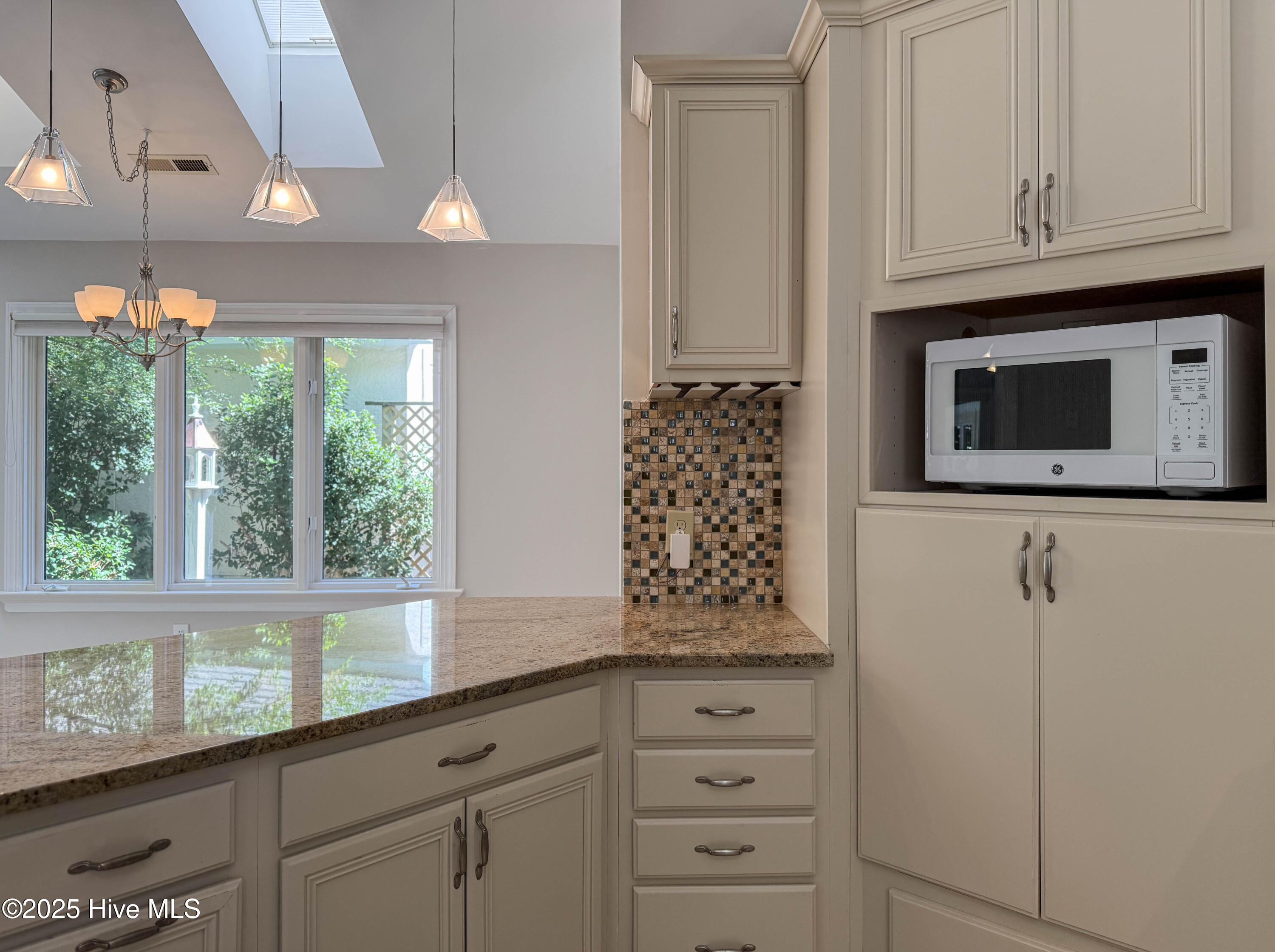 100535071 | Photo 43