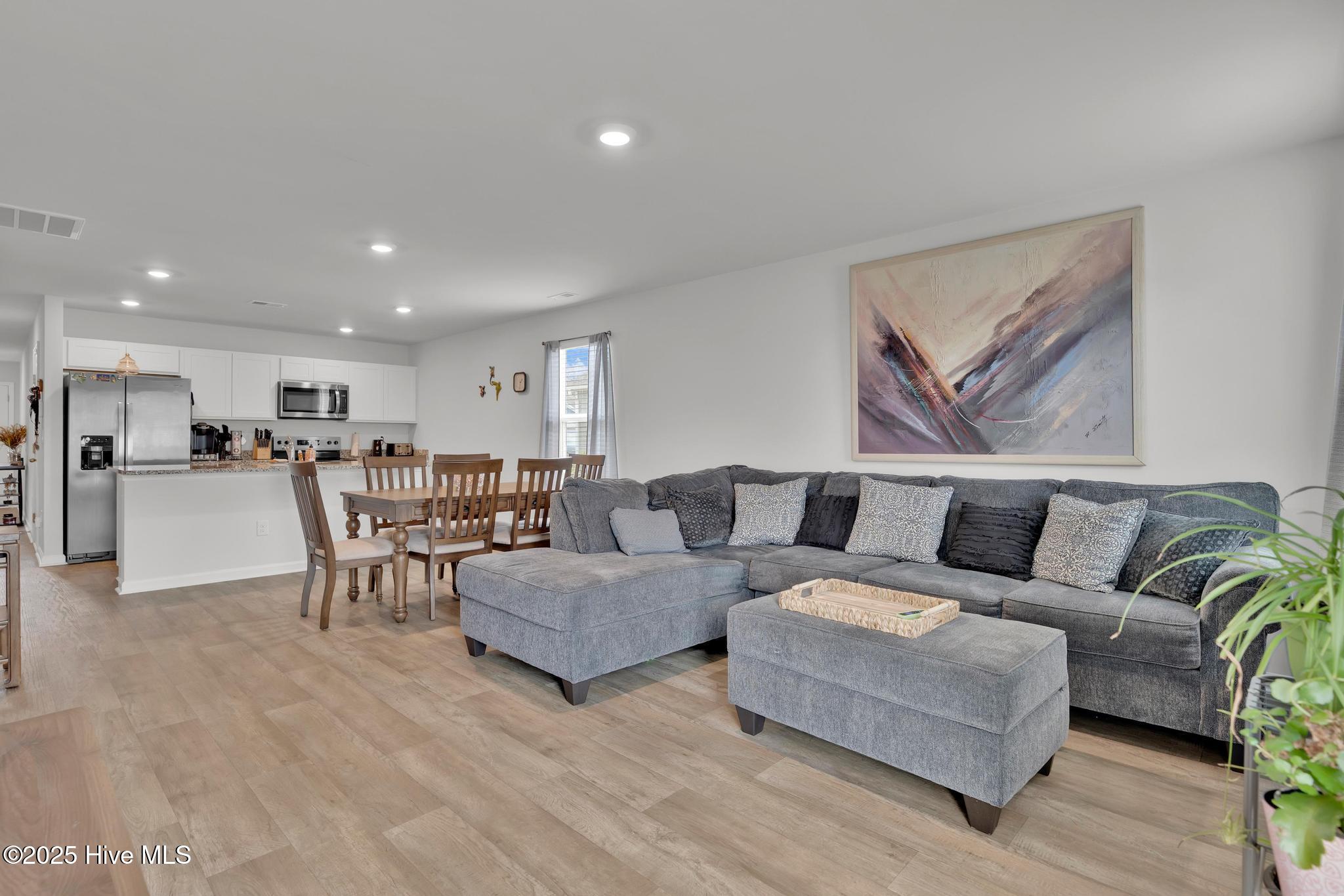 100532272 | Photo 14