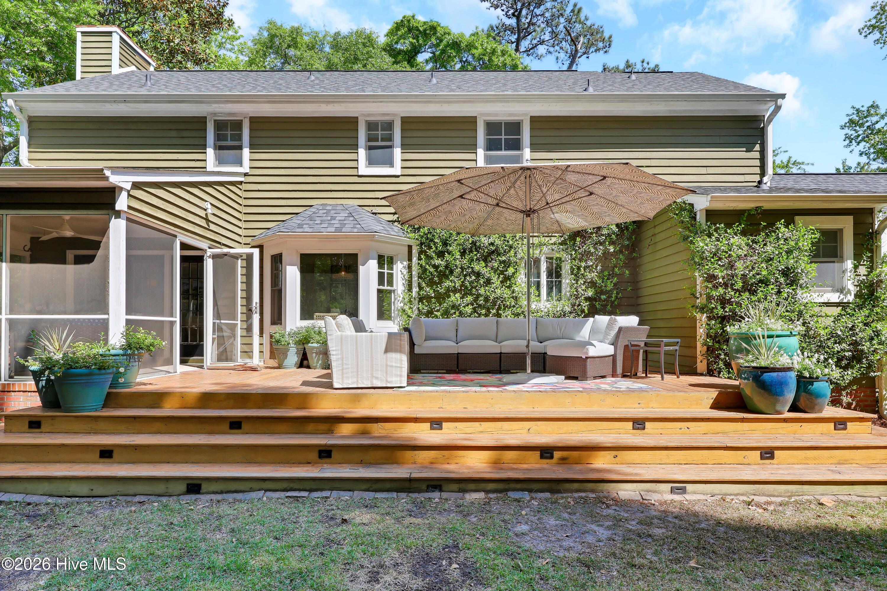 100569392 | Photo 41