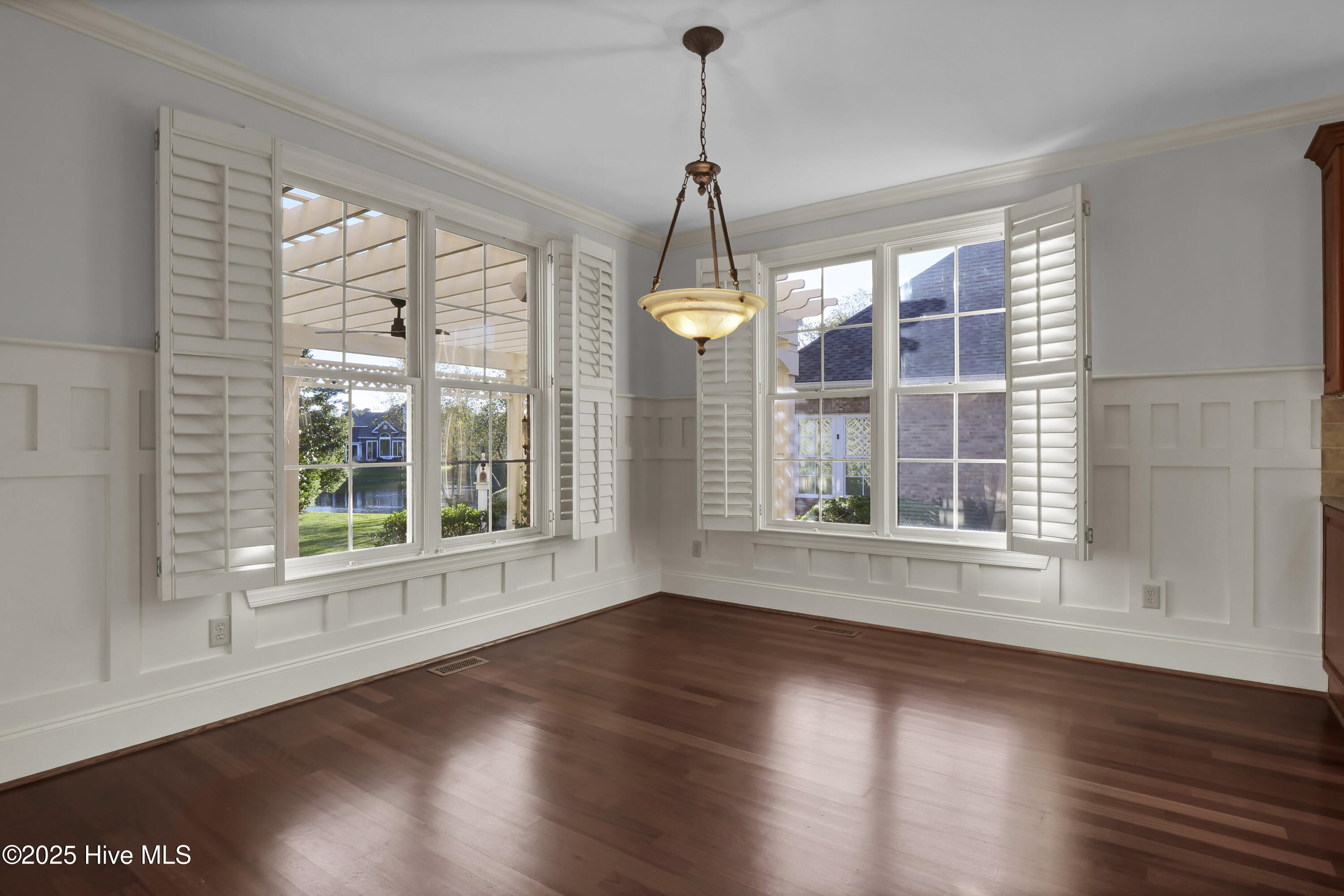 100535642 | Photo 16