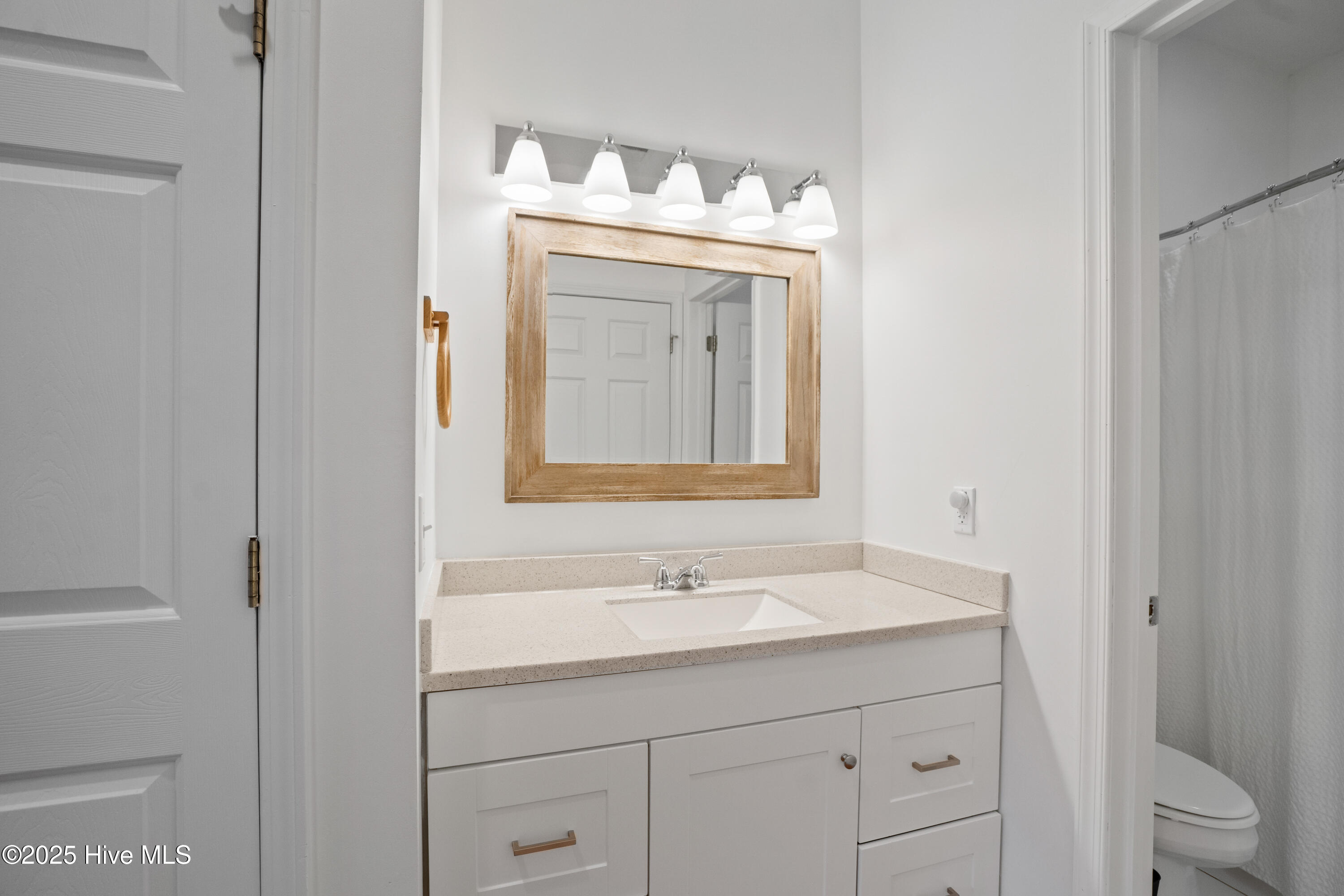 100533725 | Photo 31