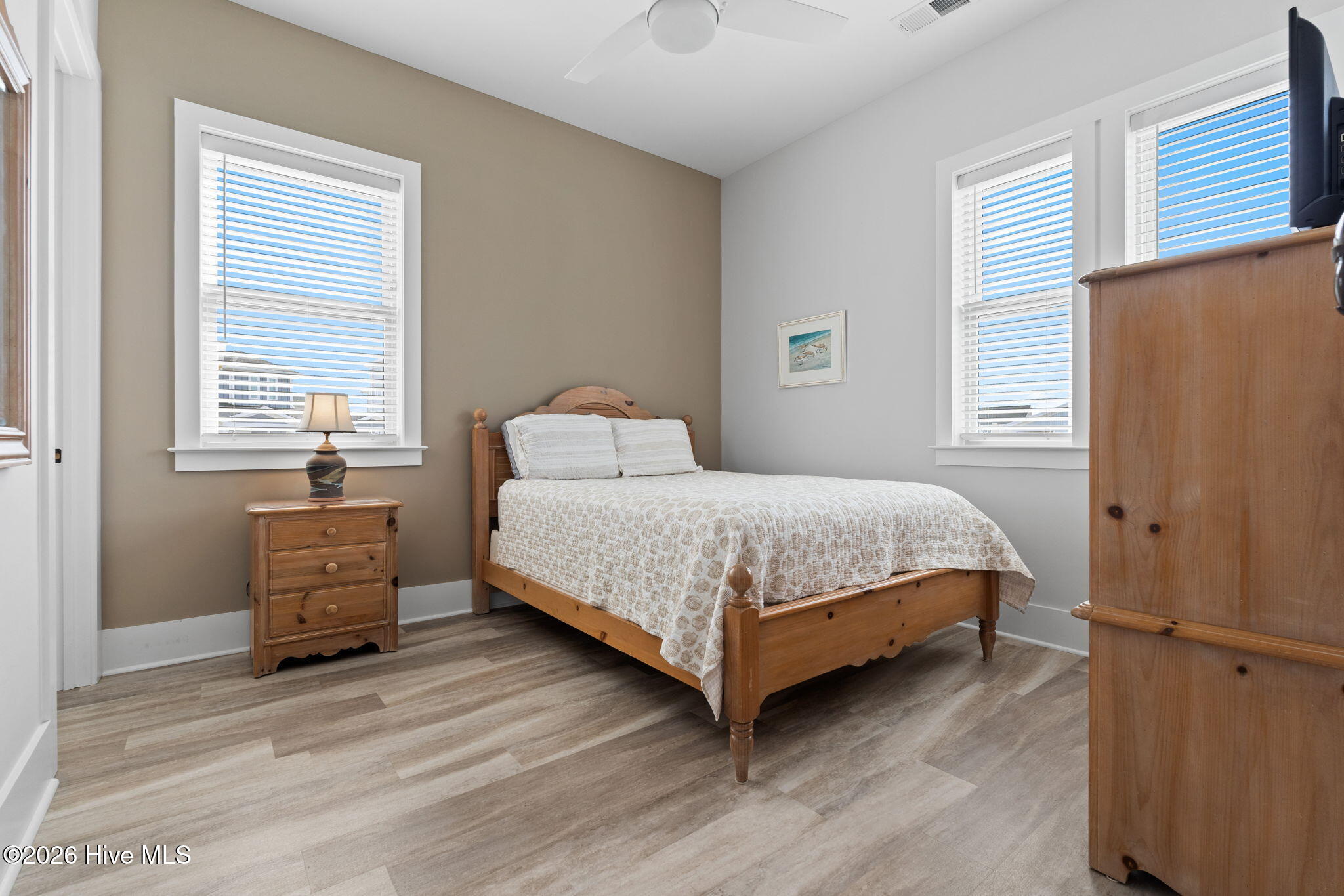 100564964 | Photo 48