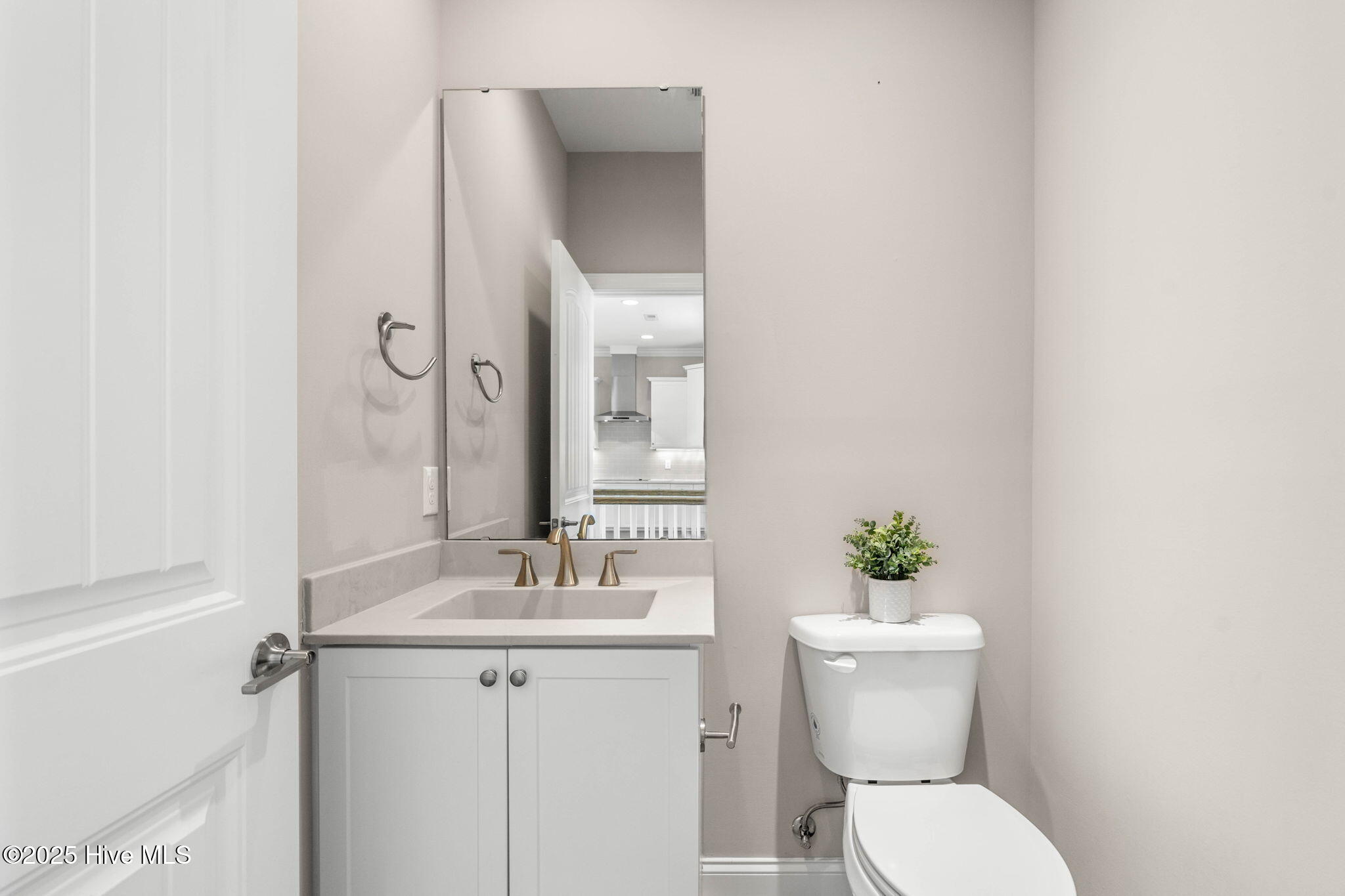 100535074 | Photo 11