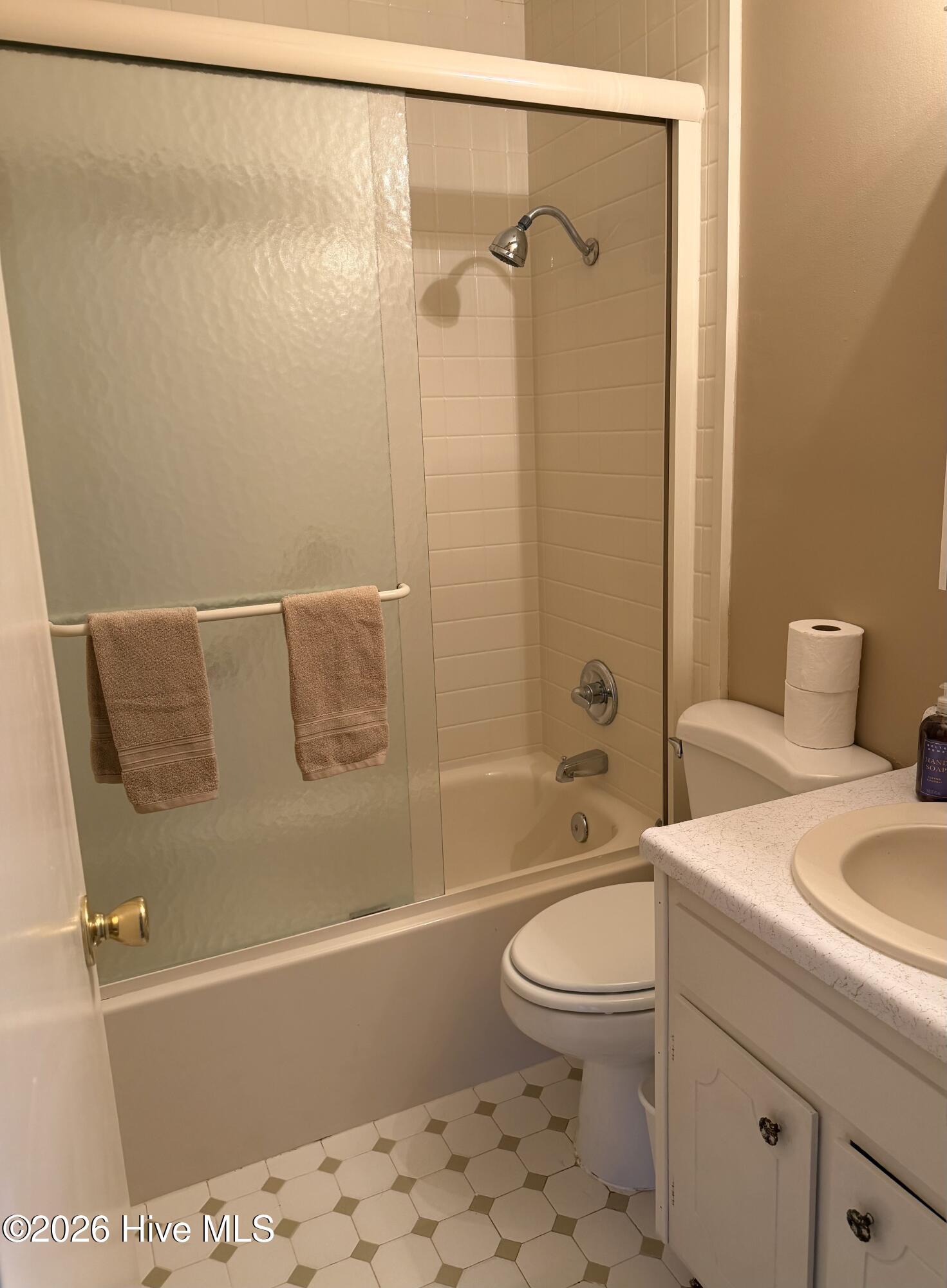 100561919 | Photo 11