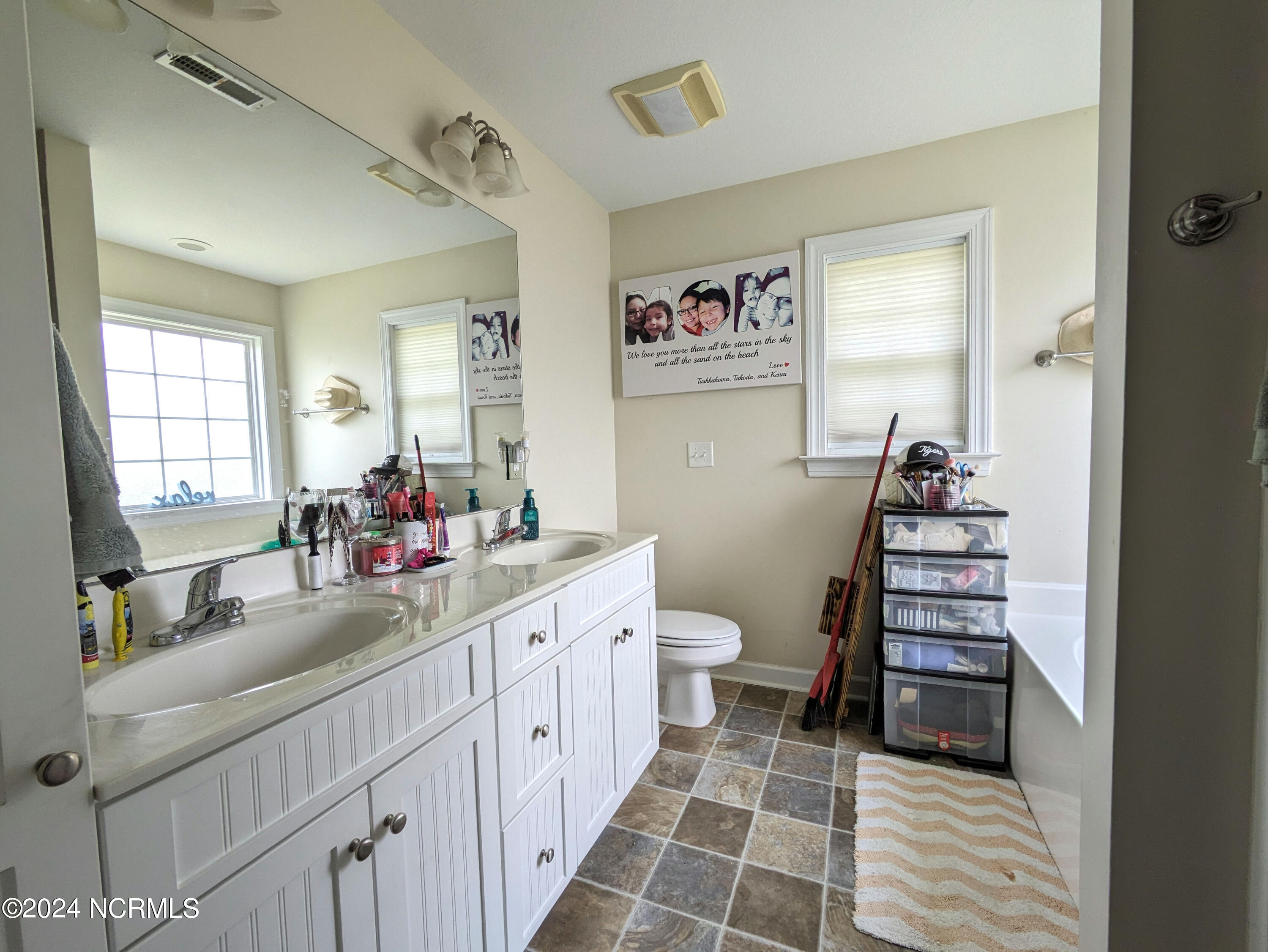 100529428 | Photo 12