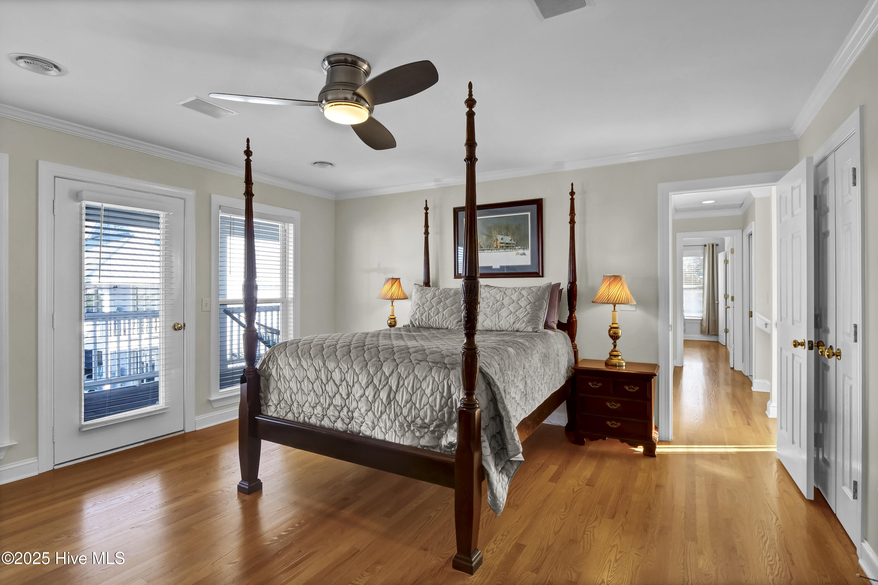 100497628 | Photo 25