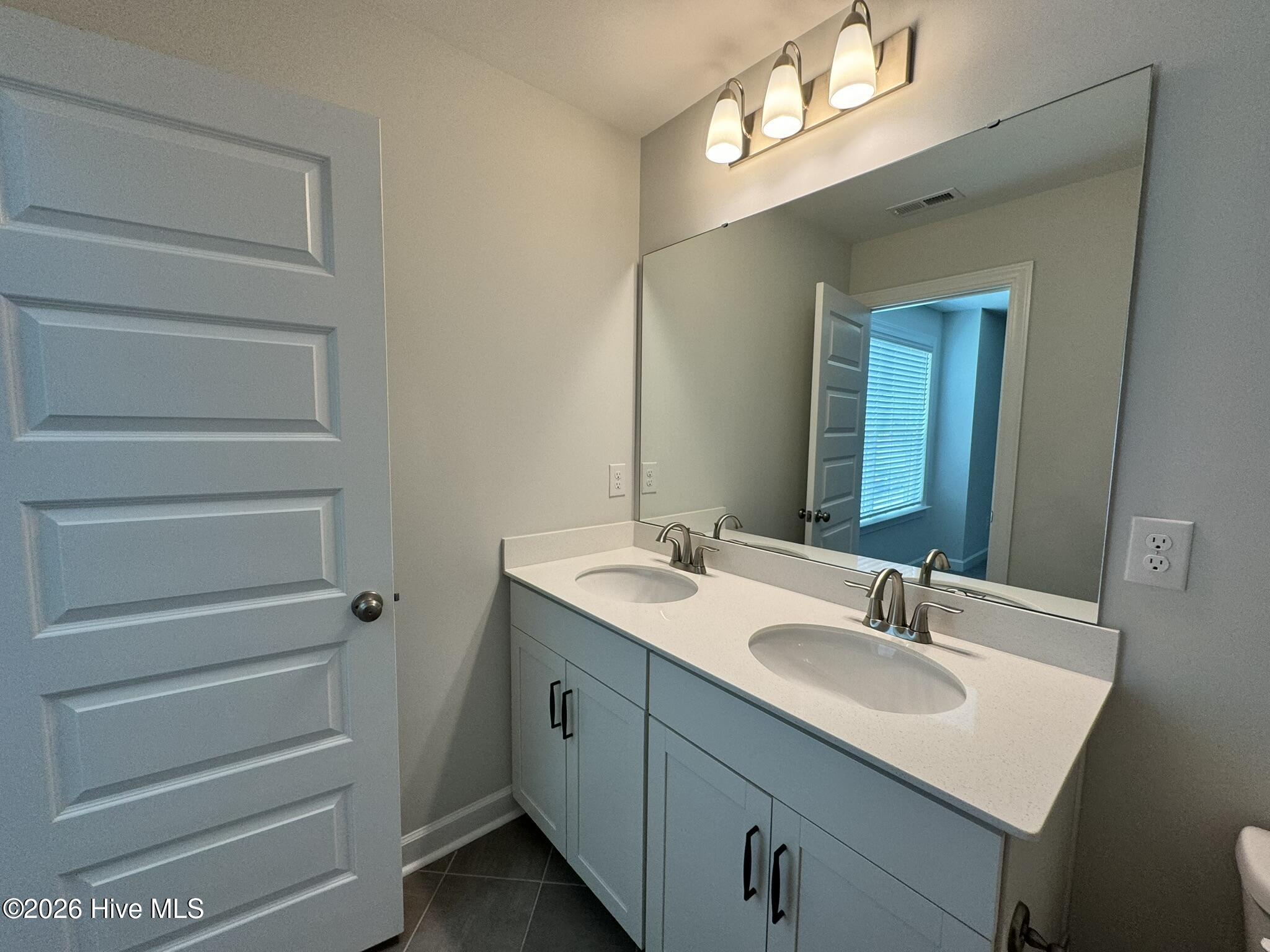 100558749 | Photo 25