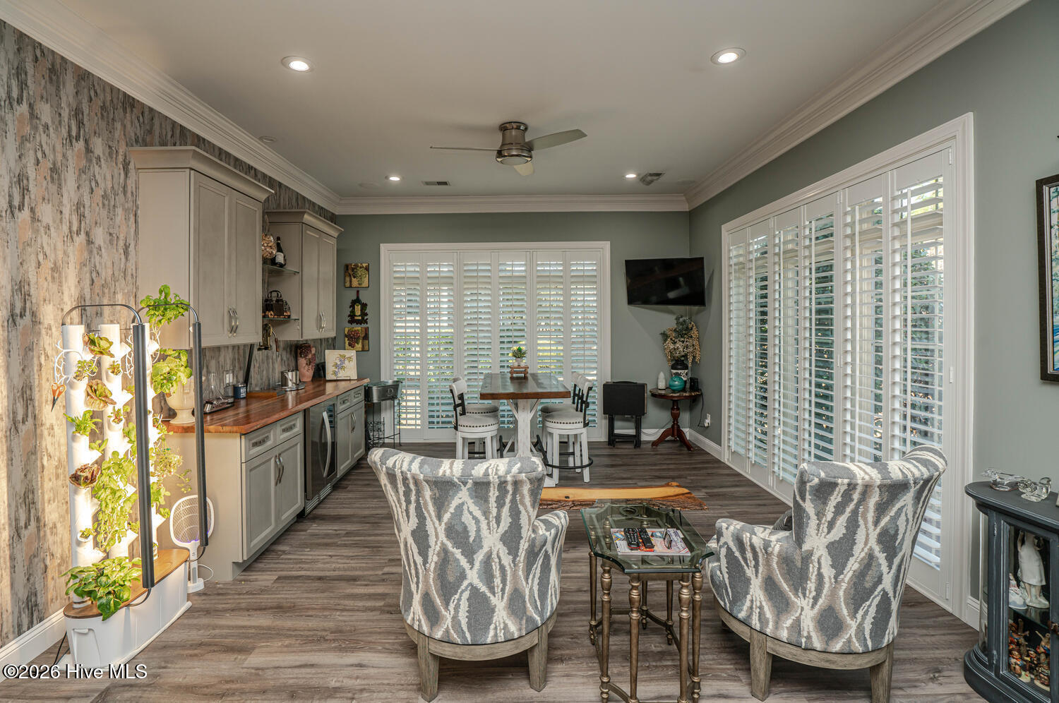 100560123 | Photo 23