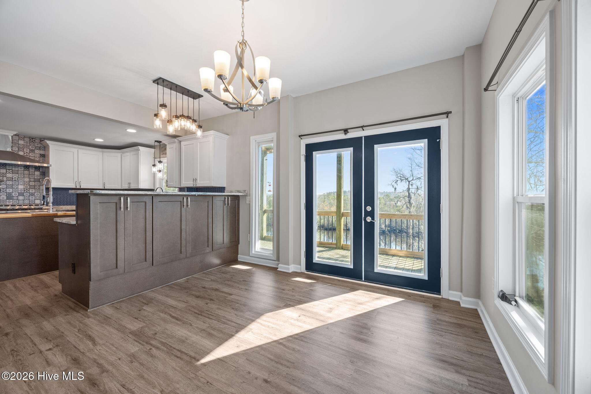 100562529 | Photo 13