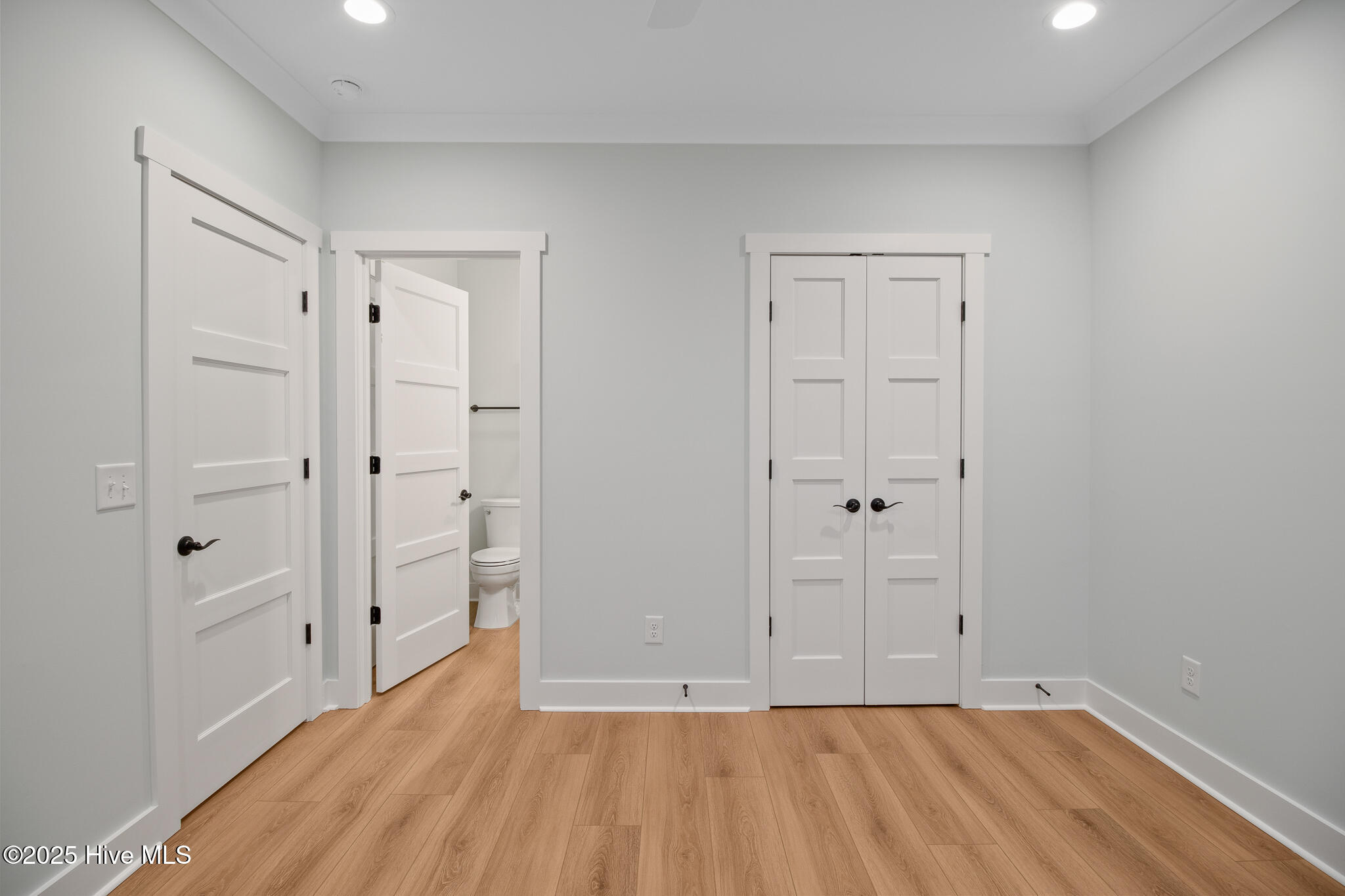 100545973 | Photo 31