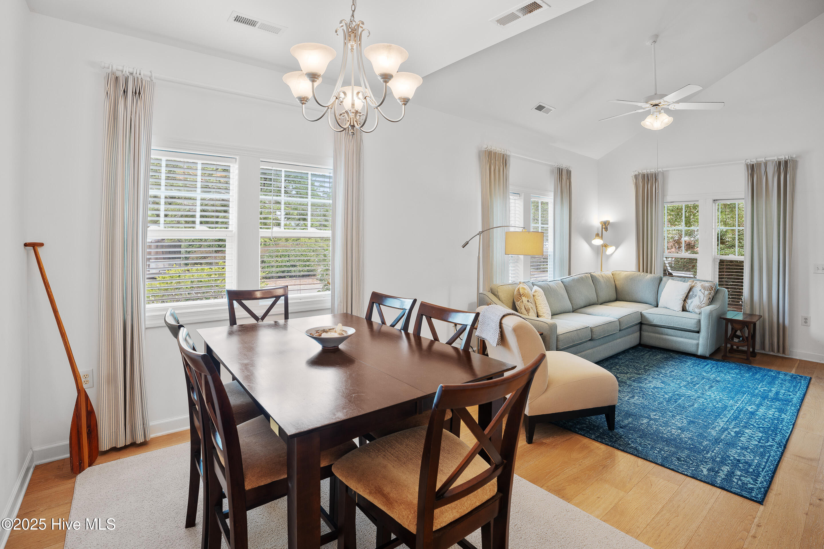 100526442 | Photo 12