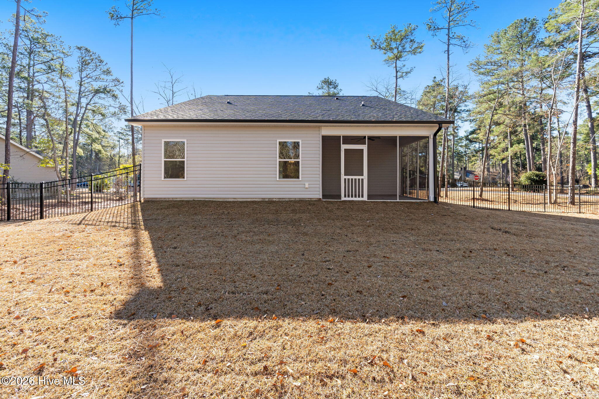 100528198 | Photo 48