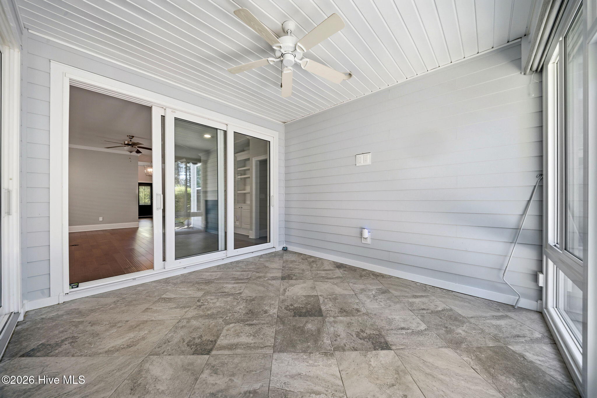 100567519 | Photo 39