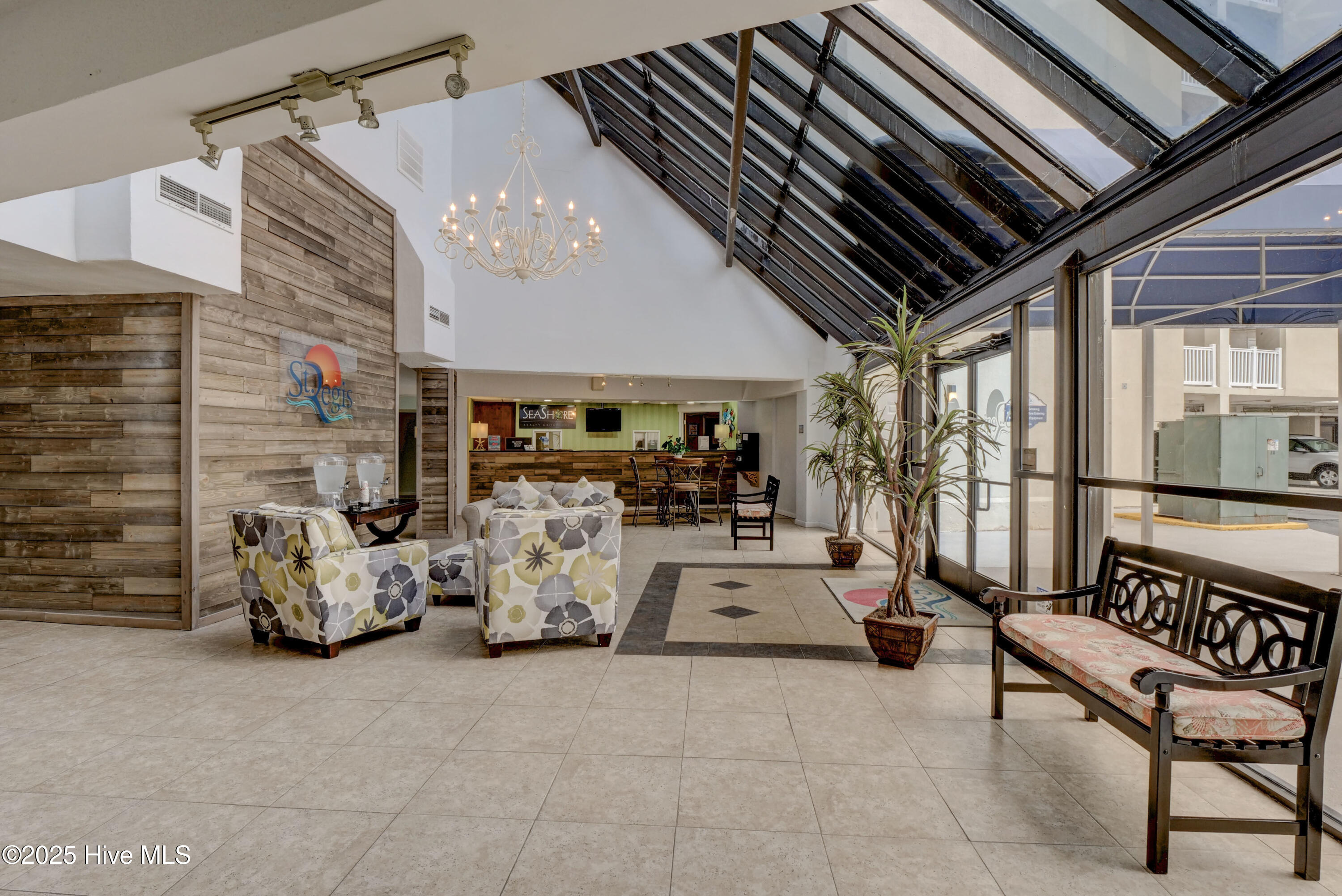 100540763 | Photo 29