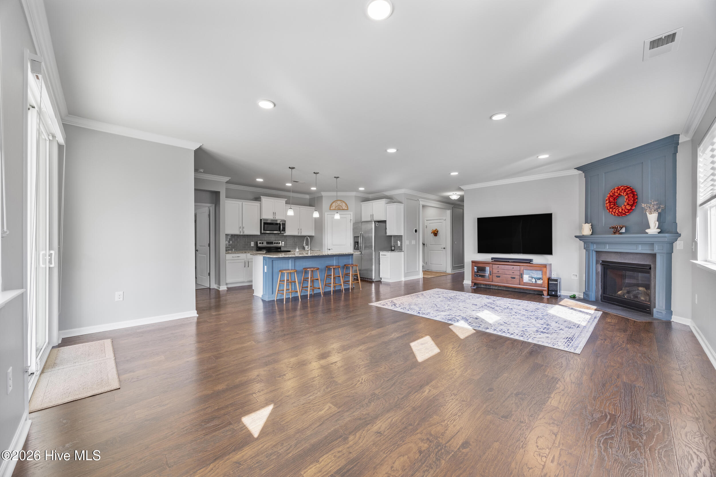 100570393 | Photo 11