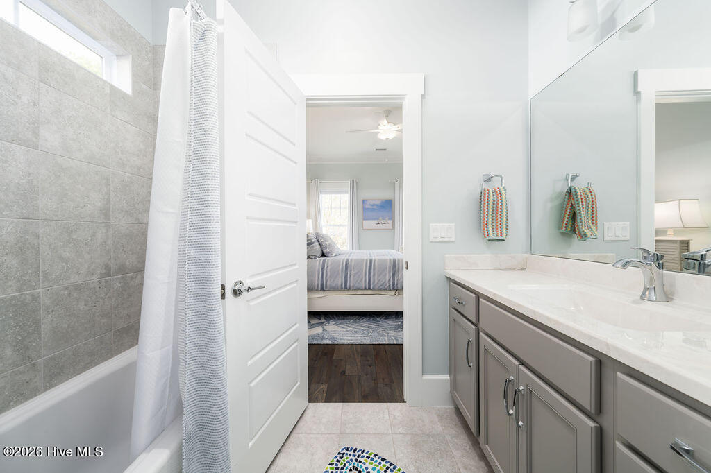 100561843 | Photo 33